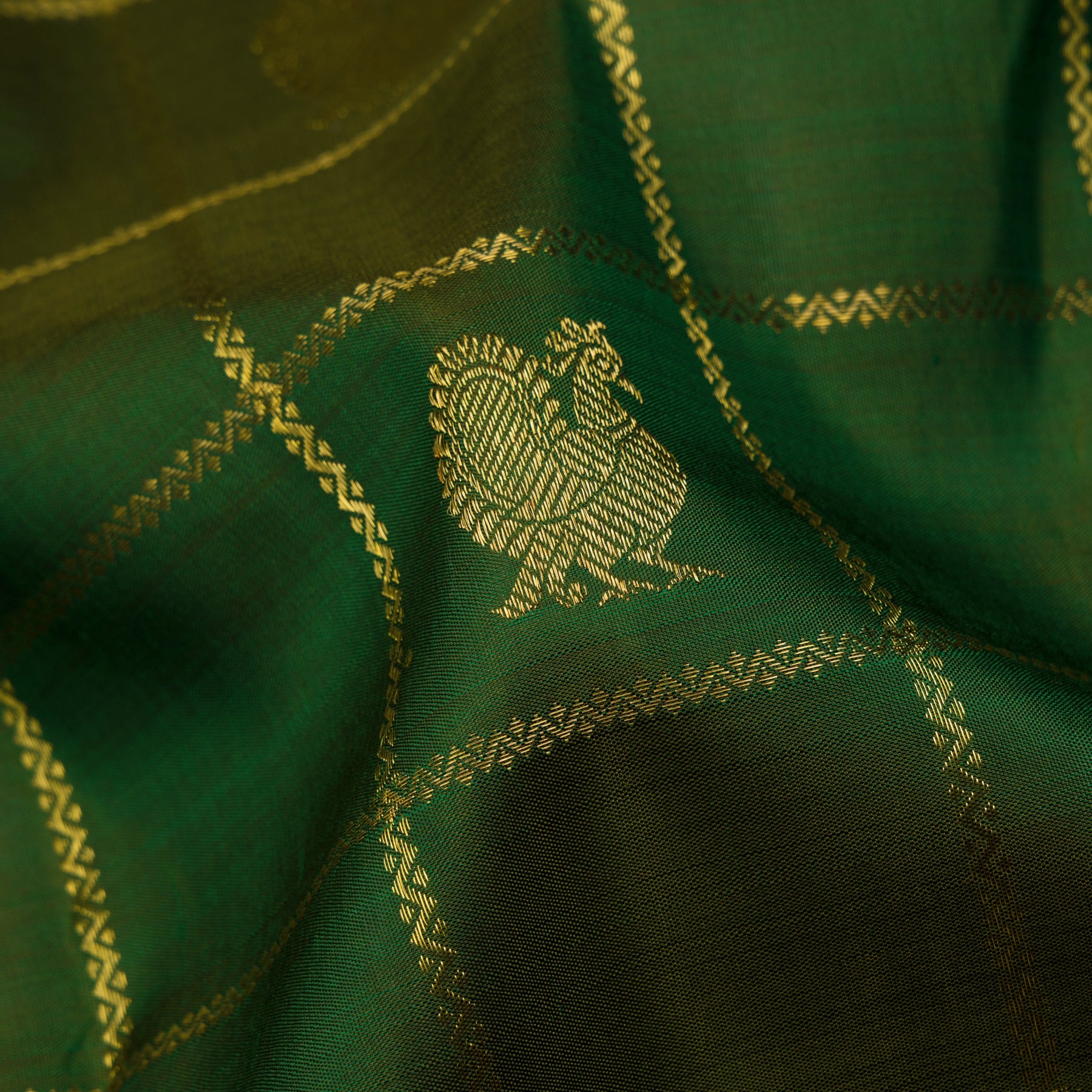 Kanakavalli Kanjivaram Silk Sari 25-599-HS001-05103 - Fabric View