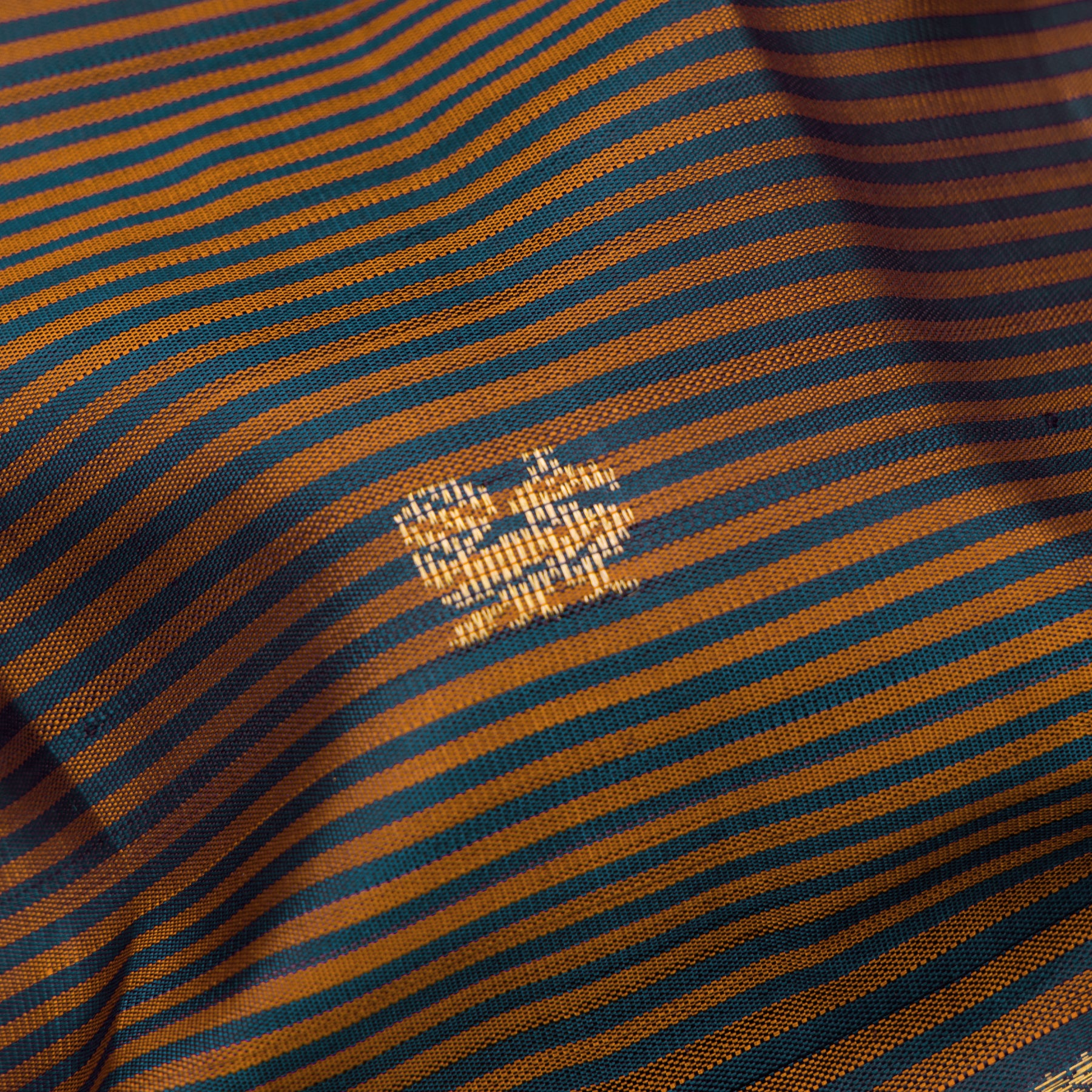 Kanakavalli Kanjivaram Silk Sari 25-599-HS001-06729 - Fabric View