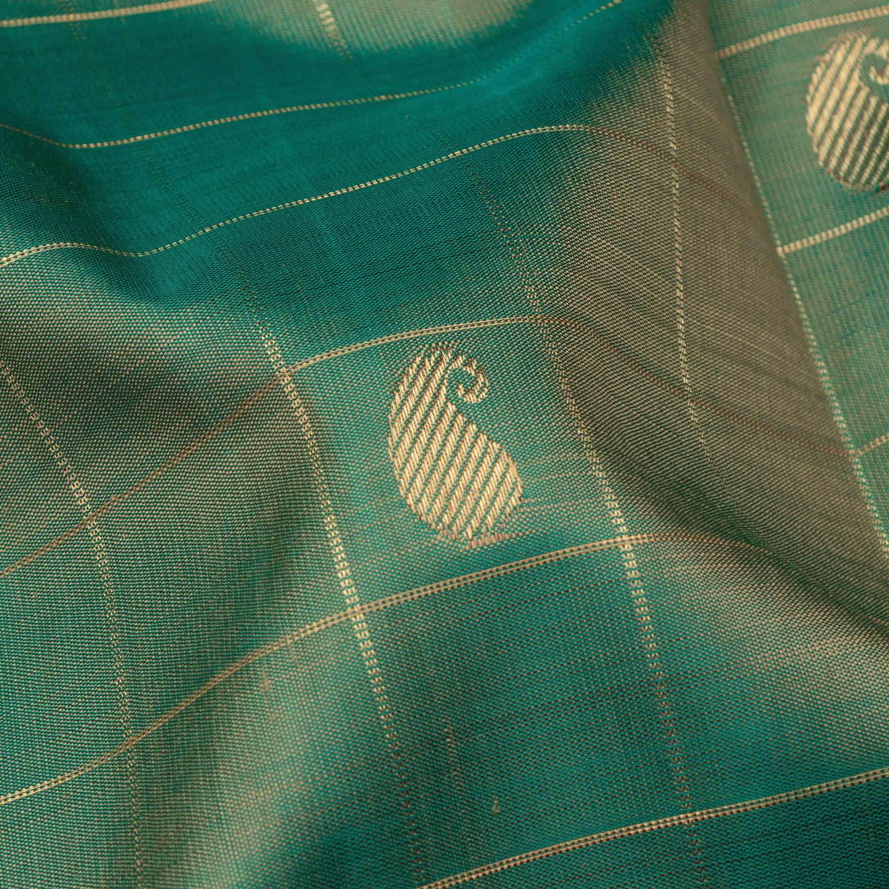 Kanakavalli Kanjivaram Silk Sari 25-599-HS001-09358 - Fabric View