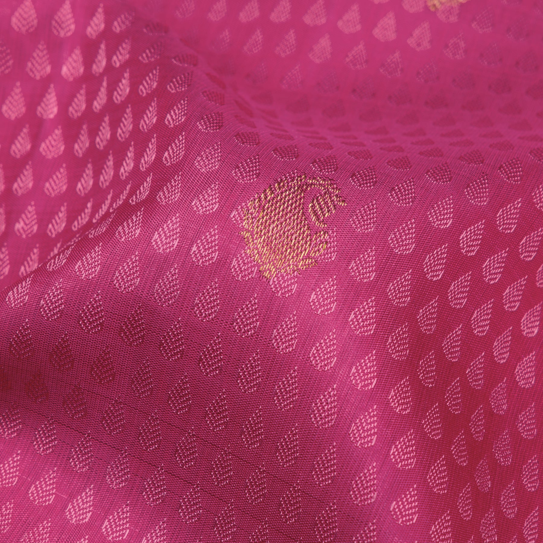 Kanakavalli Kanjivaram Silk Sari 25-611-HS001-01182 - Fabric View