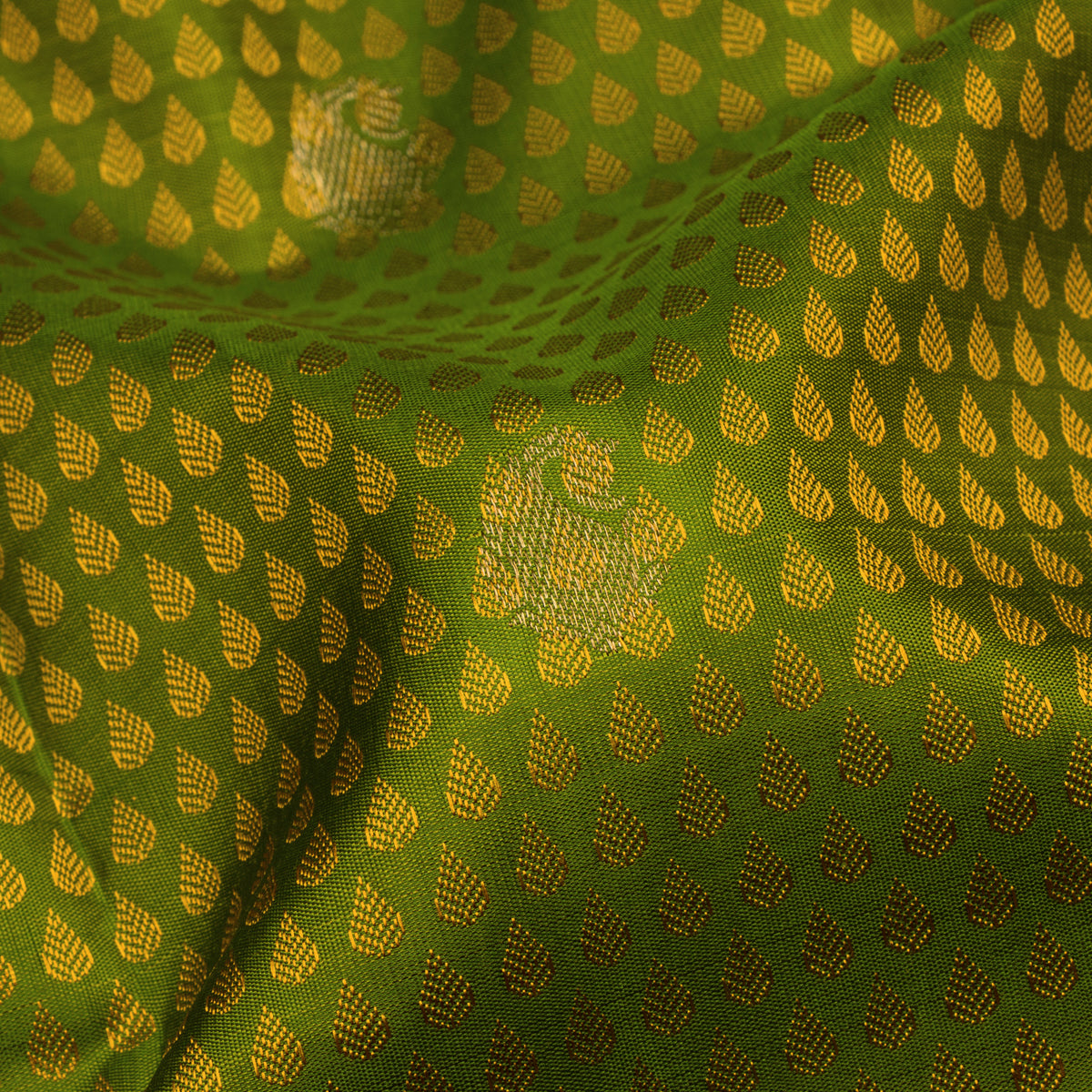 Kanakavalli Kanjivaram Silk Sari 25-611-HS001-06875 - Fabric View