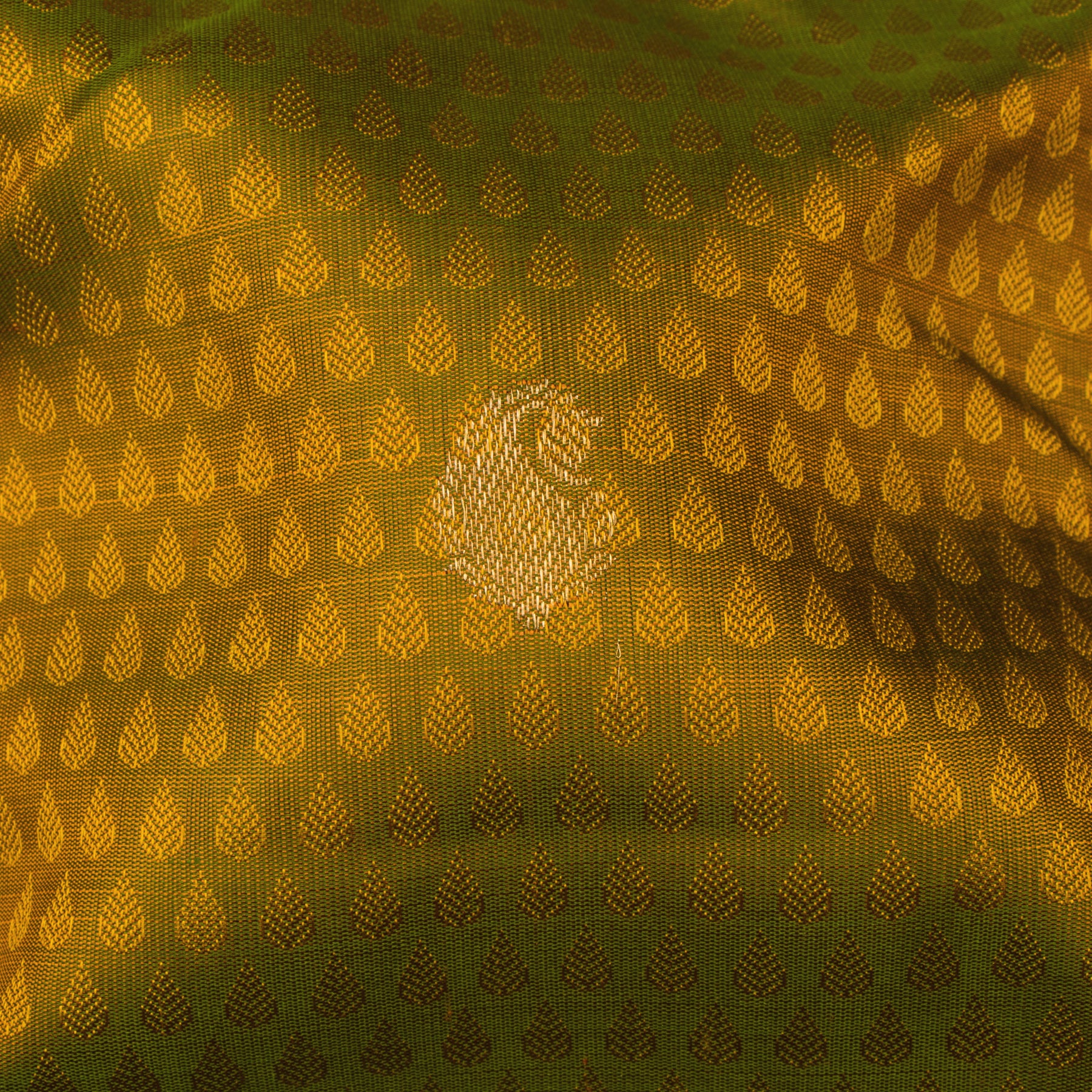 Kanakavalli Kanjivaram Silk Sari 25-611-HS001-08666 - Fabric View