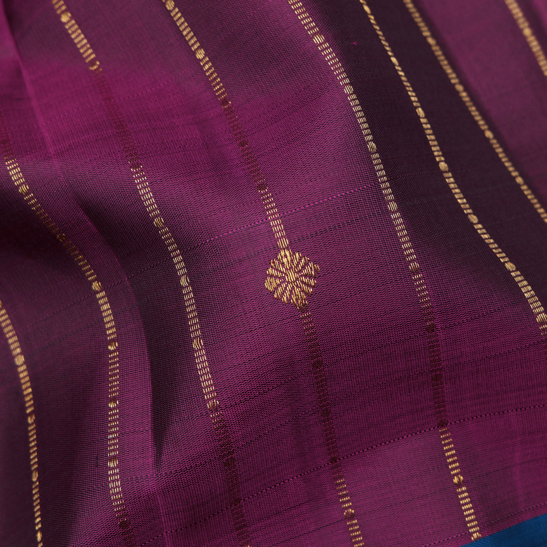 Kanakavalli Kanjivaram Silk Sari 25-615-HS001-06811 - Fabric View