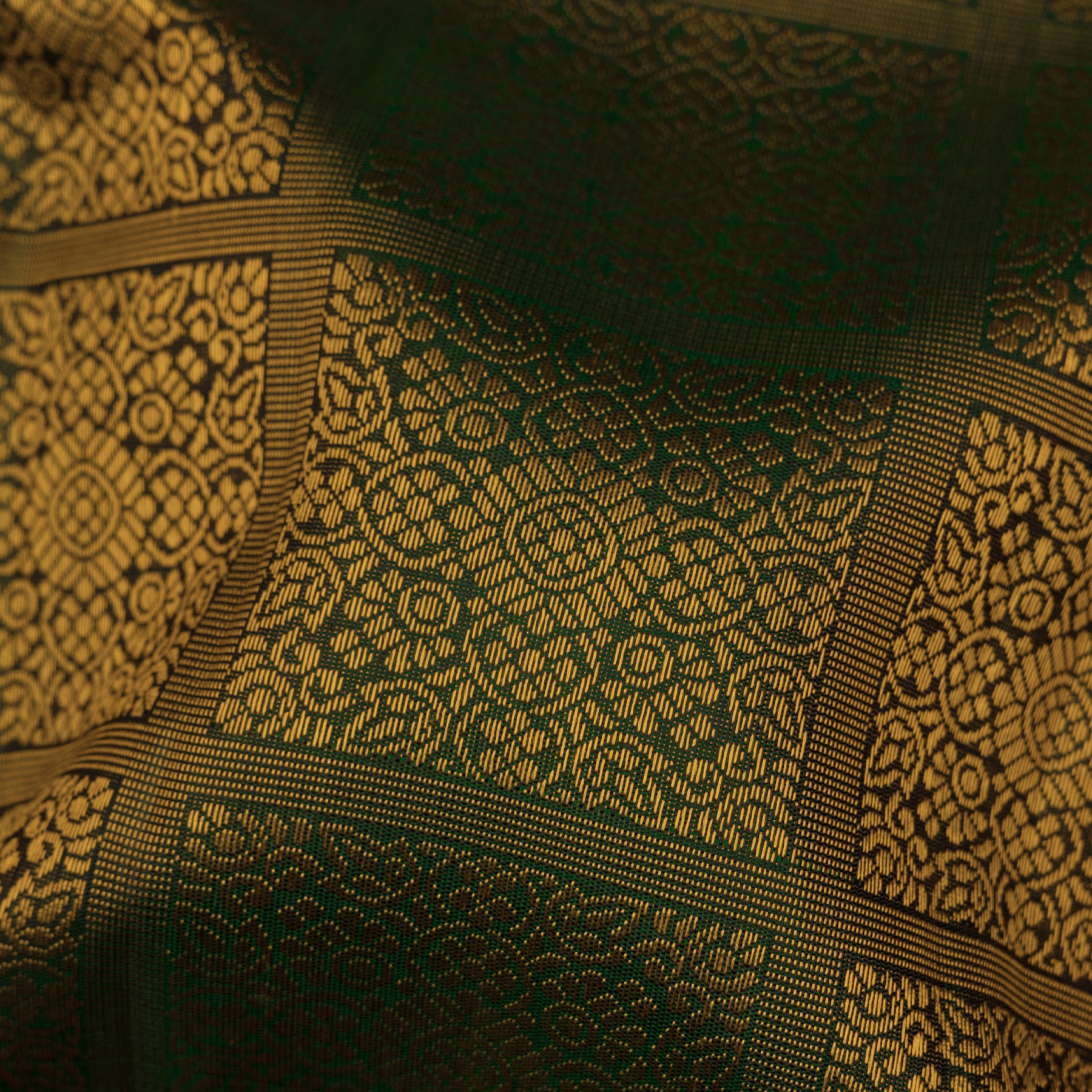 Kanakavalli Kanjivaram Silk Sari 25-615-HS001-10700 - Fabric View
