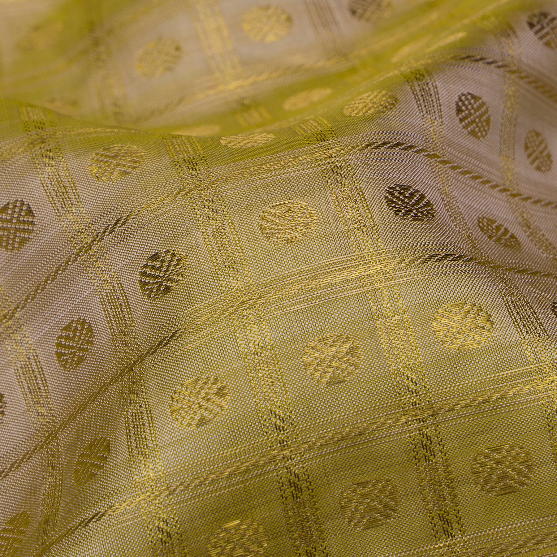 Kanakavalli Kanjivaram Silk Sari 26-041-HS001-02941 - Fabric View