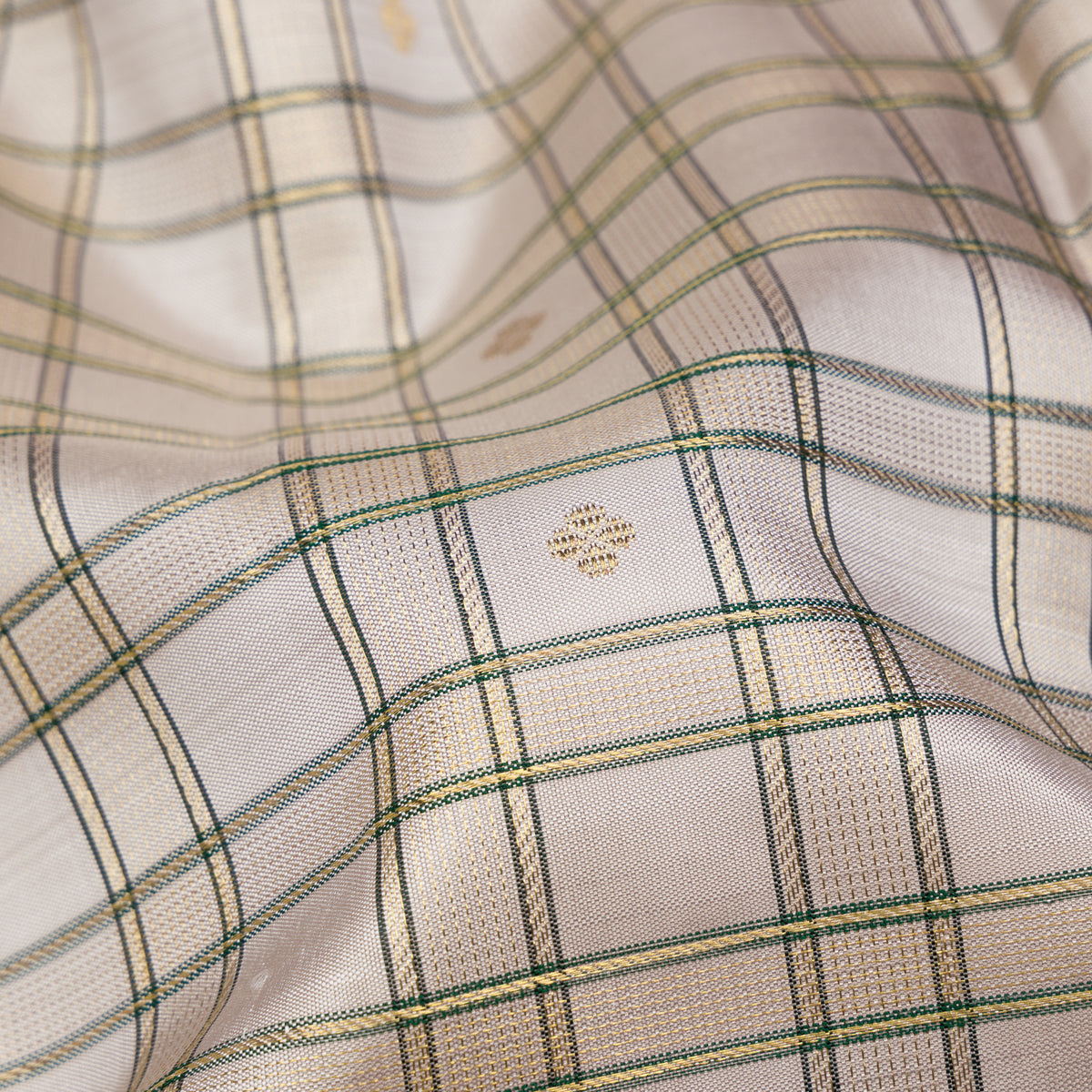 Kanakavalli Kanjivaram Silk Sari 26-041-HS001-03741 - Fabric View