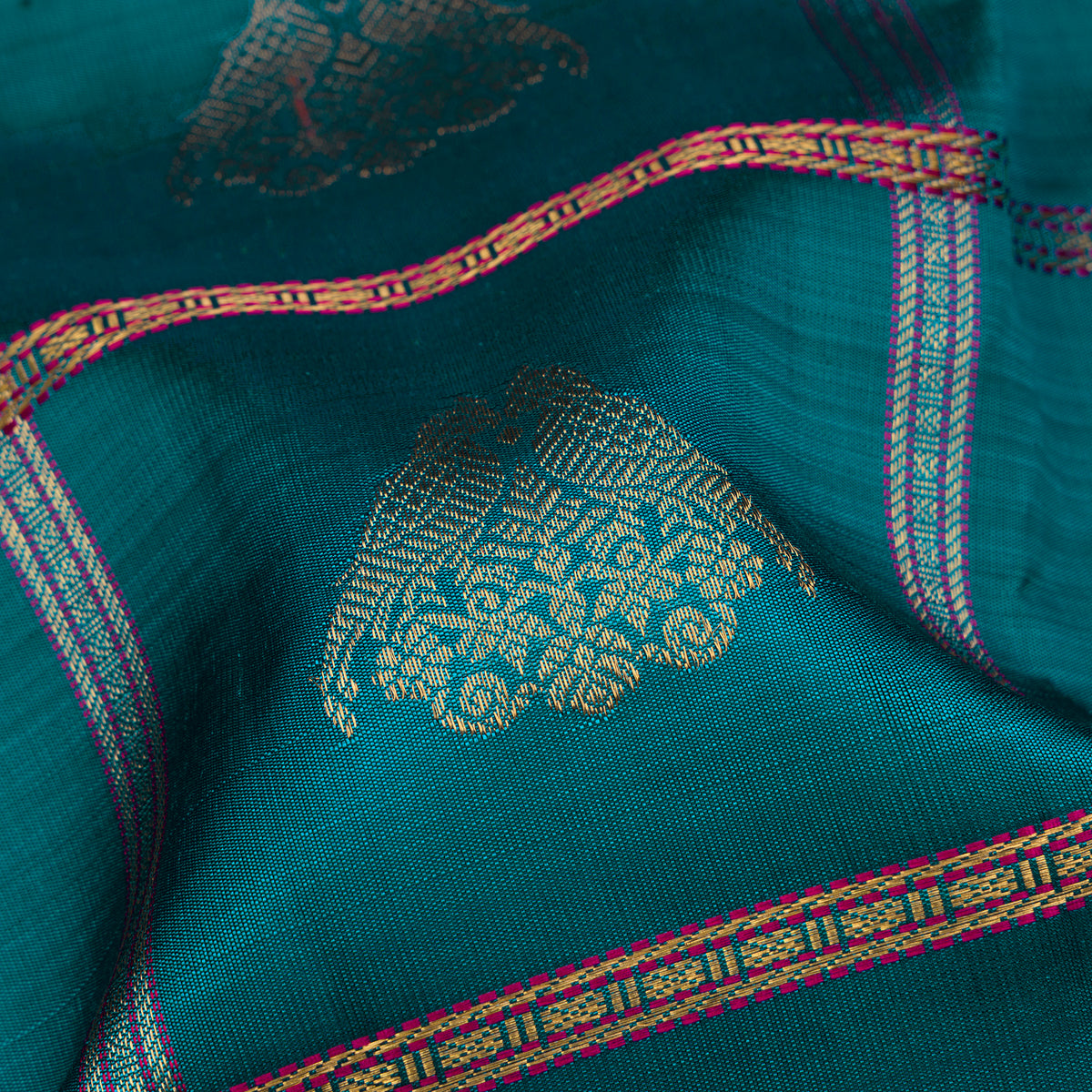 Kanakavalli Kanjivaram Silk Sari 26-041-HS001-03973 - Fabric View