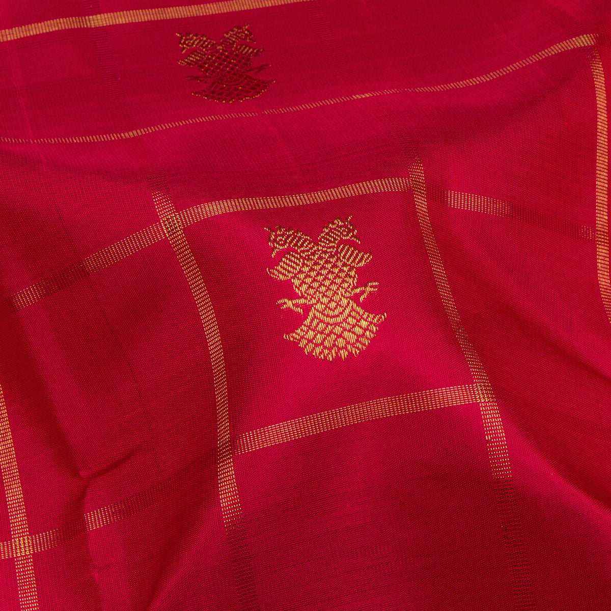 Kanakavalli Kanjivaram Silk Sari 26-109-HS001-04240 - Fabric View