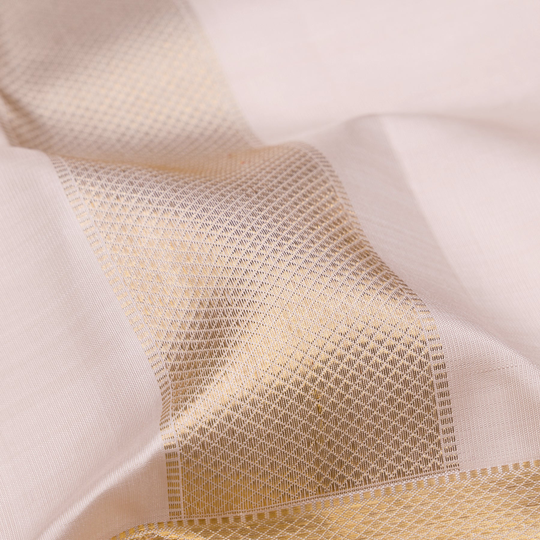 Kanakavalli Kanjivaram Silk Angavastram CO-ORD 26-110-AF001-00548 - Detailed Fabric View