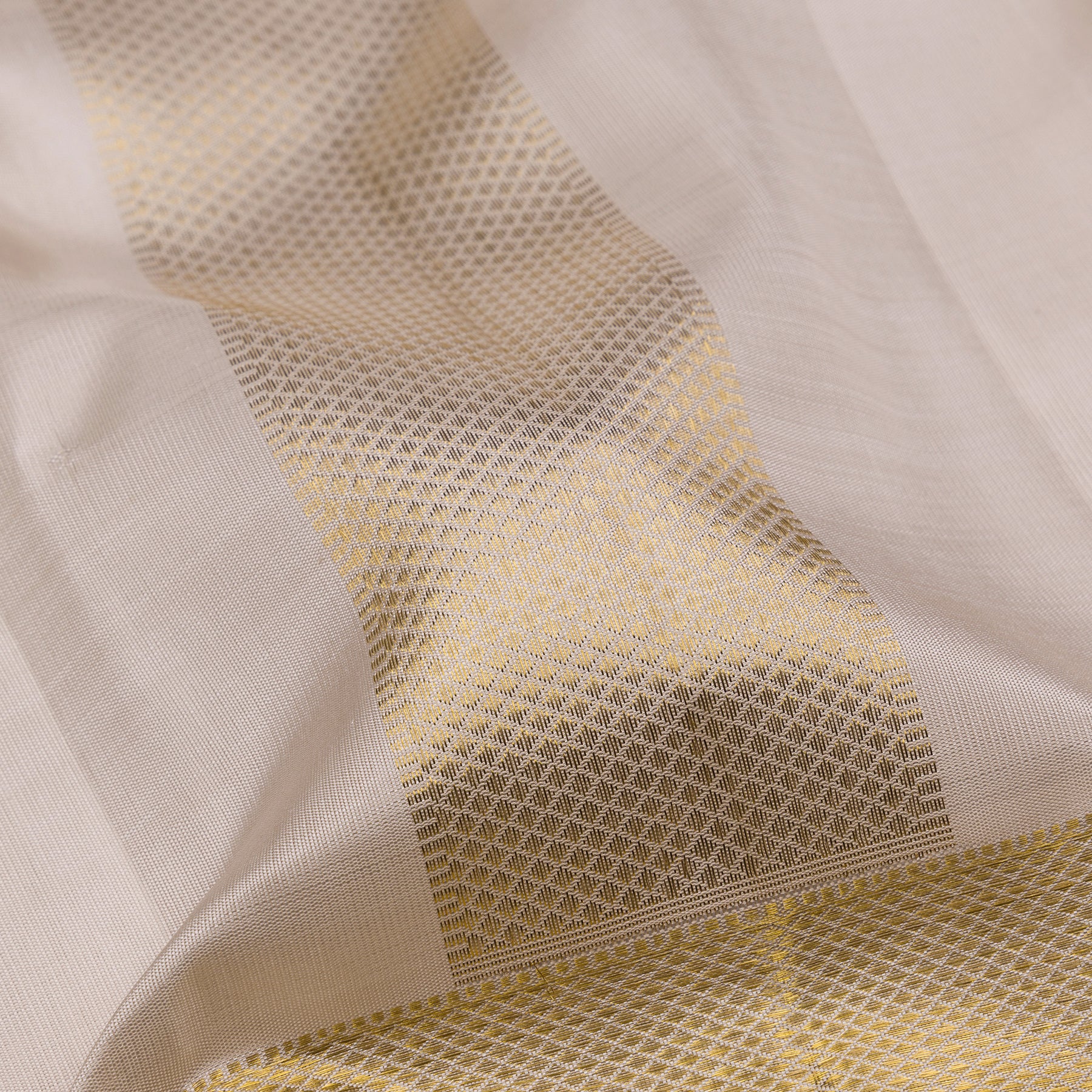 Kanakavalli Kanjivaram Silk Angavastram CO-ORD 26-110-AF001-02030 - Detailed Fabric View