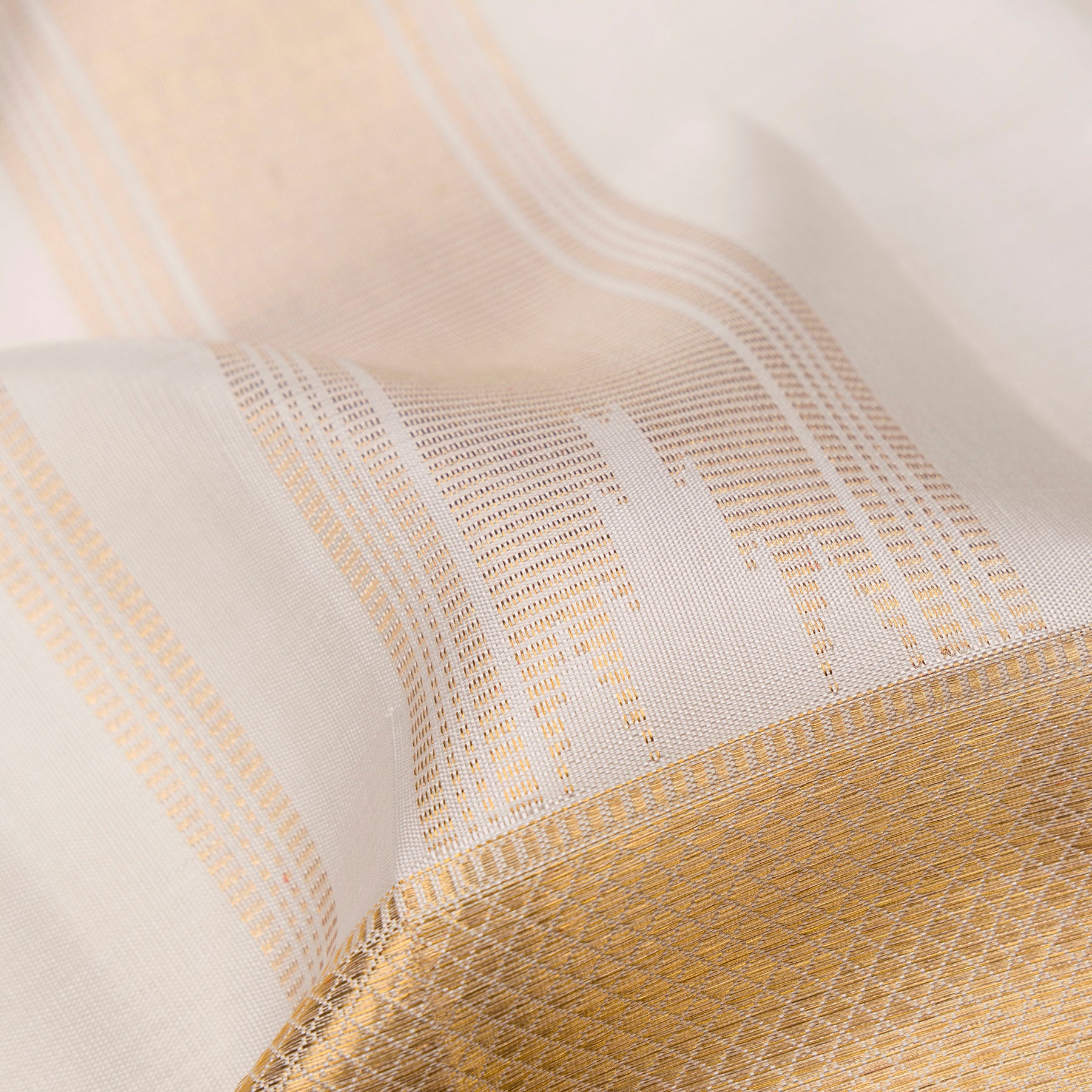 Kanakavalli Kanjivaram Silk Angavastram CO-ORD 26-110-AF001-02040 - Detailed Fabric View