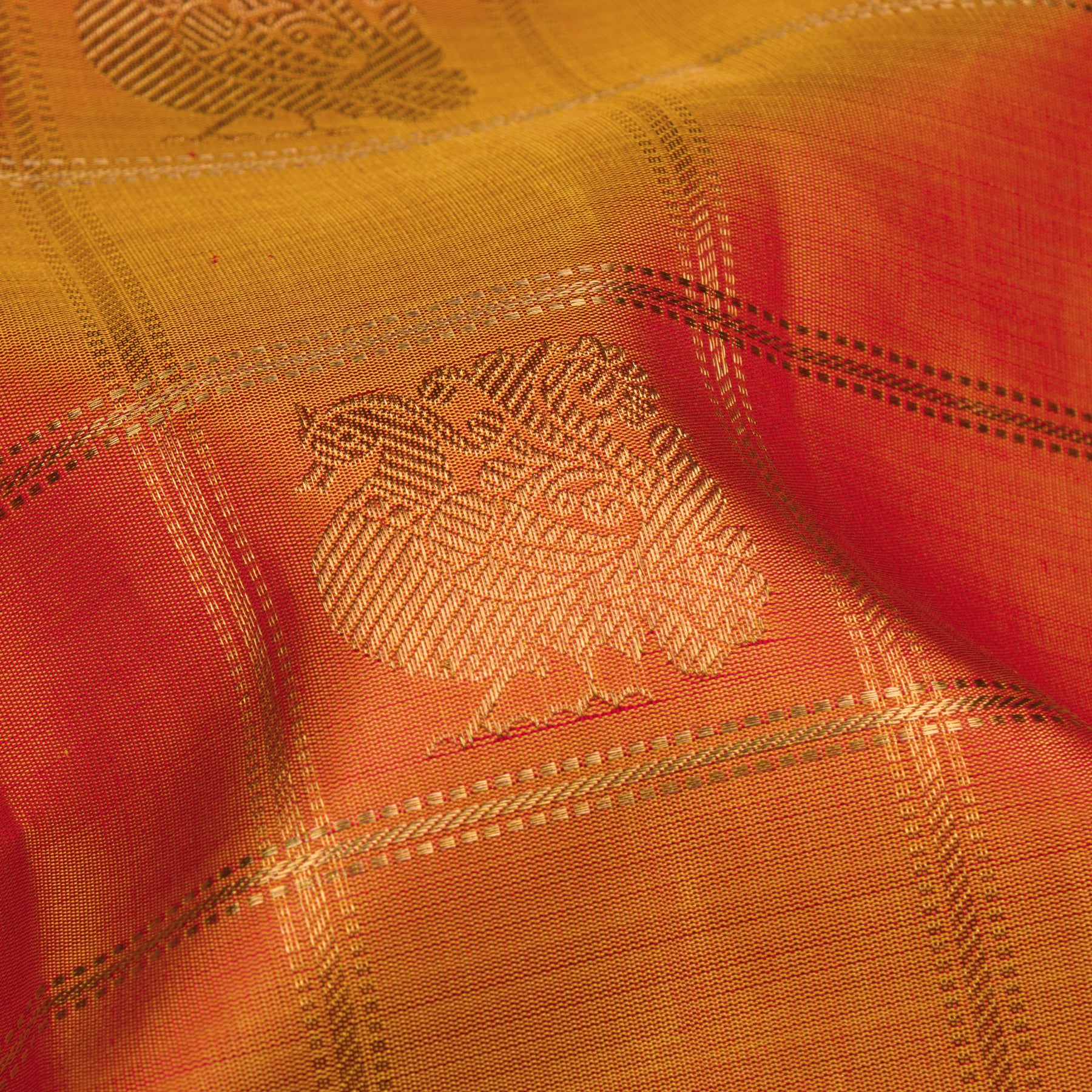 Kanakavalli Kanjivaram Silk Sari 26-110-HS001-00601 - Fabric View