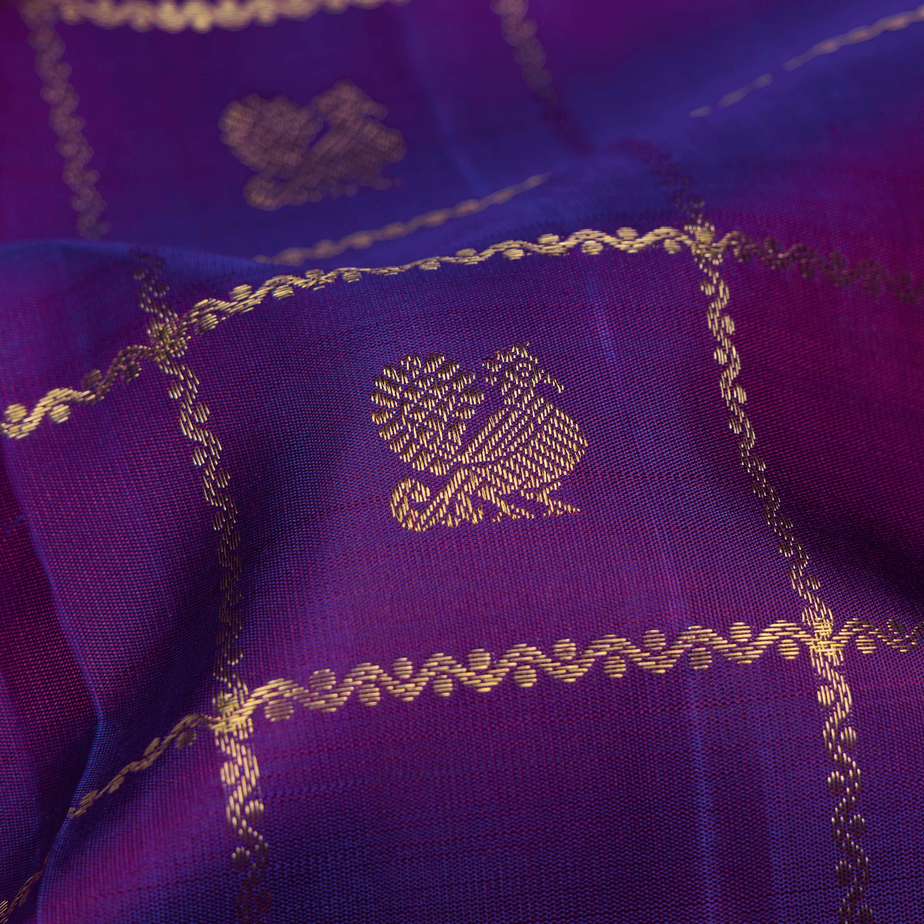 Kanakavalli Kanjivaram Silk Sari 26-110-HS001-00635 - Fabric View