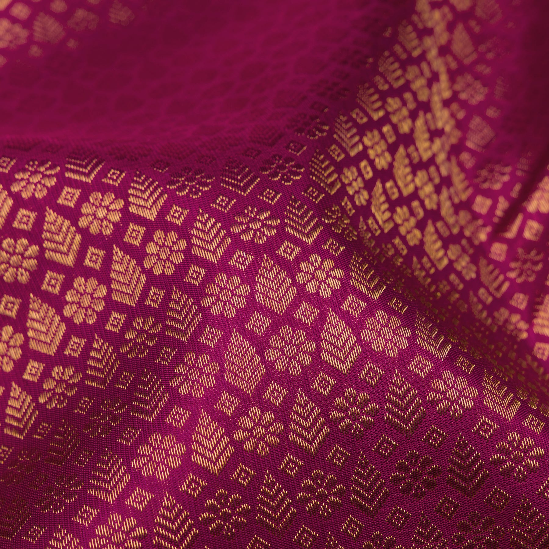 Kanakavalli Kanjivaram Silk Sari 26-110-HS001-00668 - Fabric View