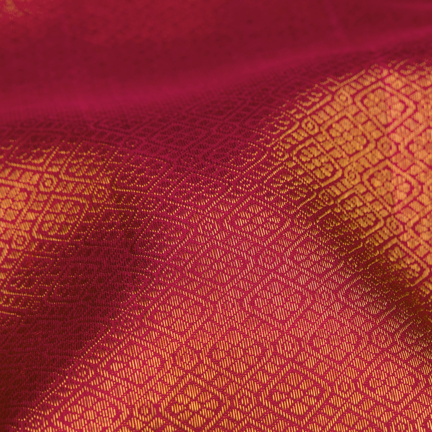 Kanakavalli Kanjivaram Silk Sari 26-110-HS001-01654 - Fabric View