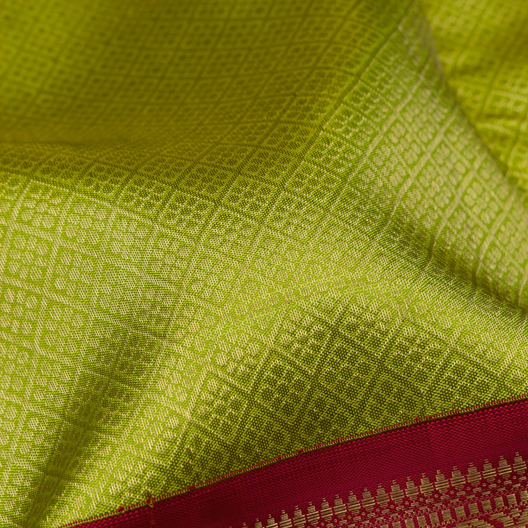 Kanakavalli Kanjivaram Silk Sari 26-110-HS001-01666 - Fabric View