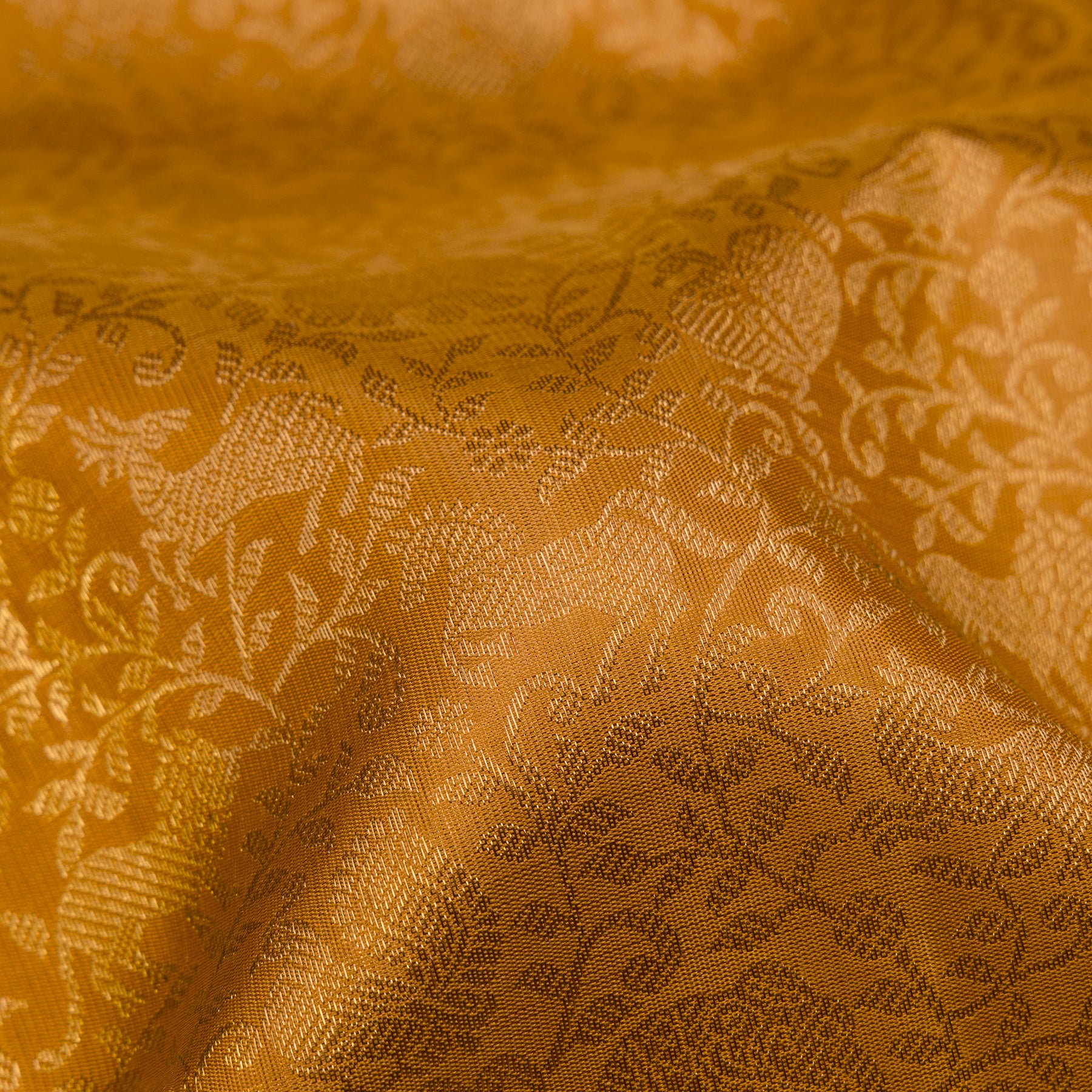 Kanakavalli Kanjivaram Silk Sari 26-110-HS001-02218 - Fabric View