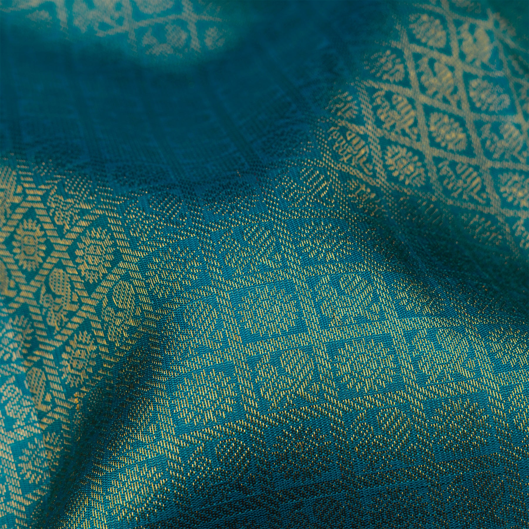 Kanakavalli Kanjivaram Silk Sari 26-110-HS001-02239 - Fabric View