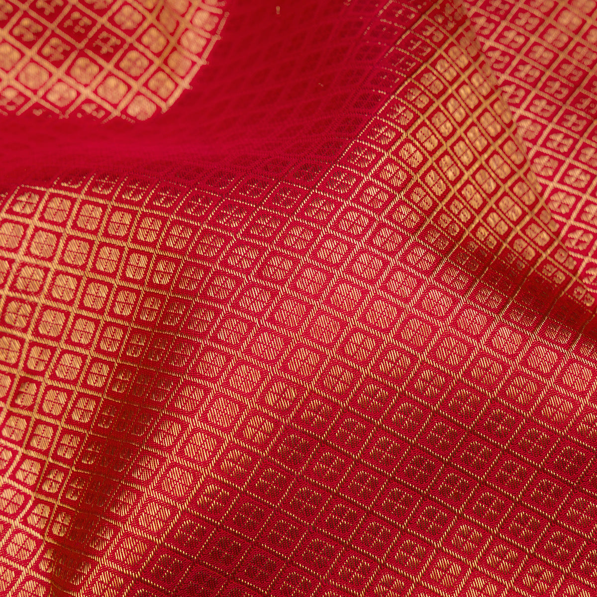 Kanakavalli Kanjivaram Silk Sari 26-110-HS001-03496 - Fabric View