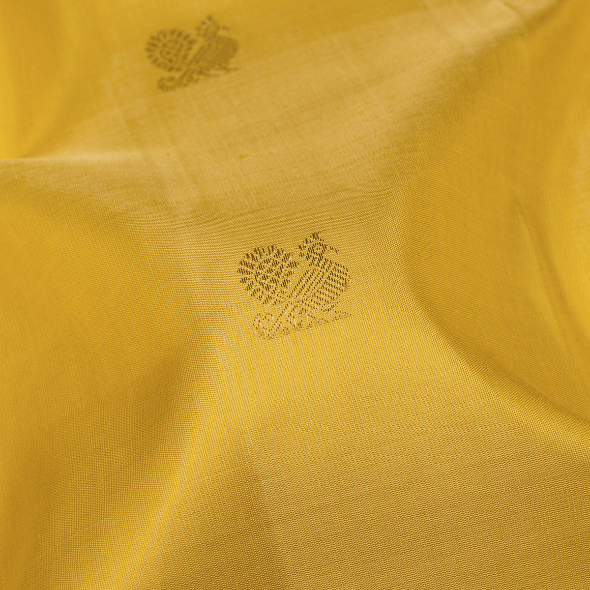 Kanakavalli Kanjivaram Silk Sari 26-110-HS001-04185 - Fabric View