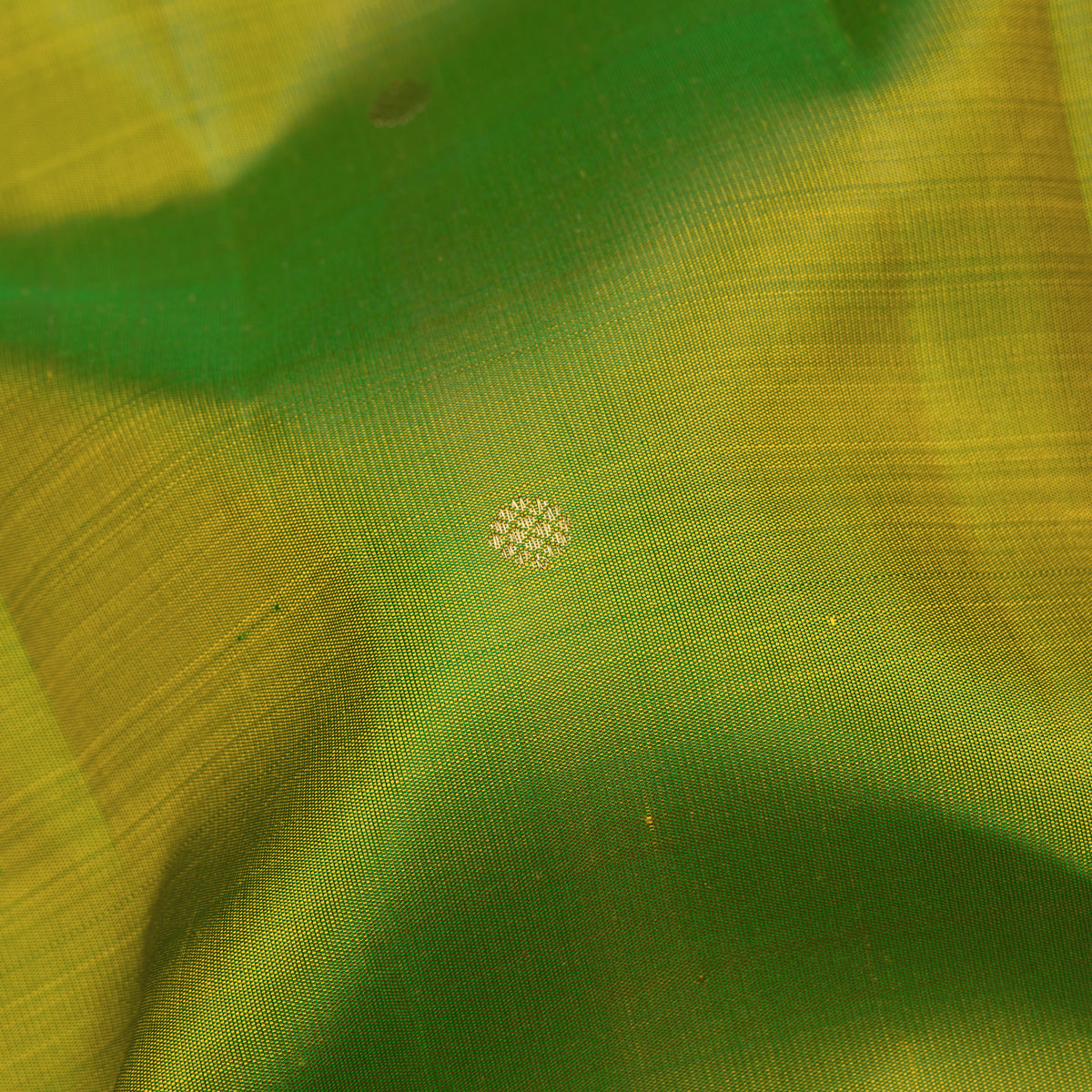 Kanakavalli Kanjivaram Silk Sari 26-110-HS001-04194 - Fabric View