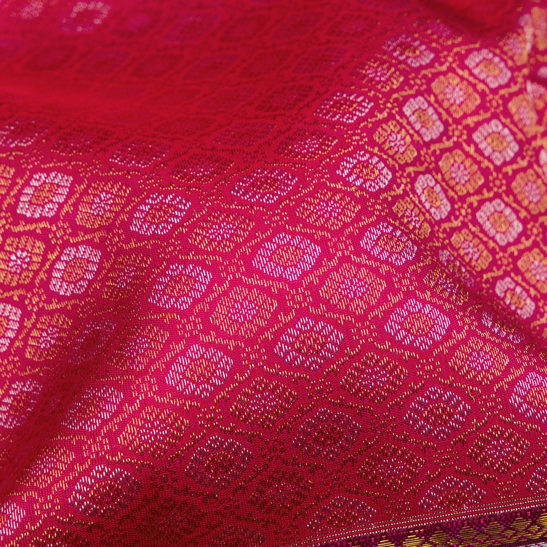 Kanakavalli Kanjivaram Silk Sari 26-595-HS001-00009 - Fabric View