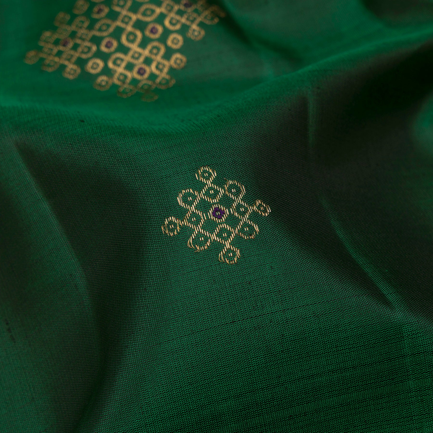 Kanakavalli Kanjivaram Silk Sari 26-595-HS001-02099 - Fabric View