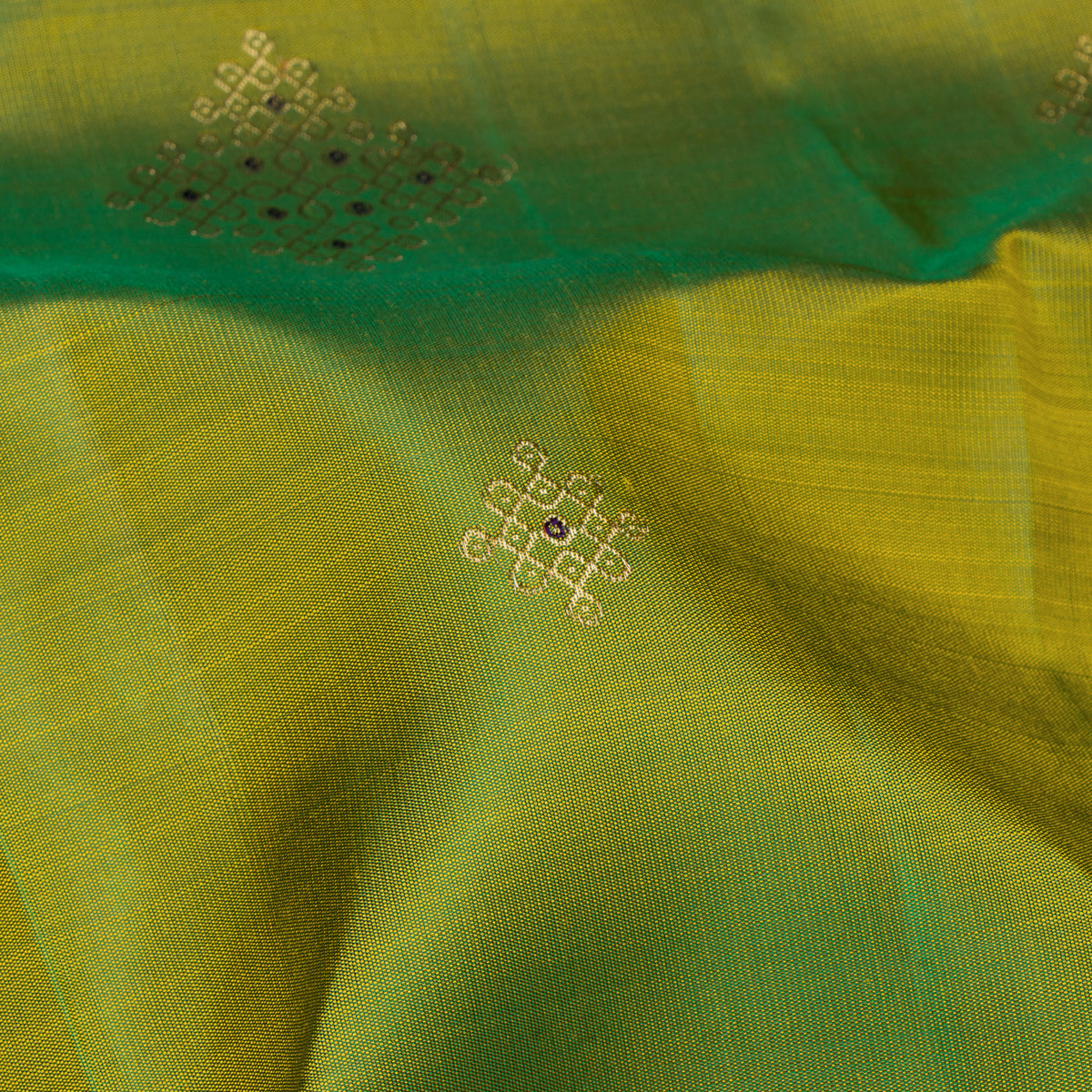 Kanakavalli Kanjivaram Silk Sari 26-595-HS001-04091 - Fabric View