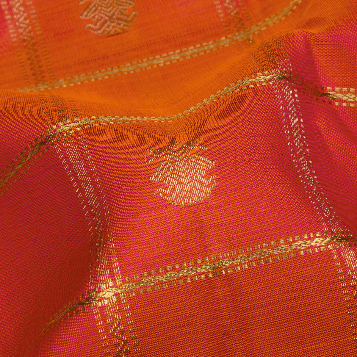 Kanakavalli Kanjivaram Silk Sari 26-599-HS001-02384 - Fabric View