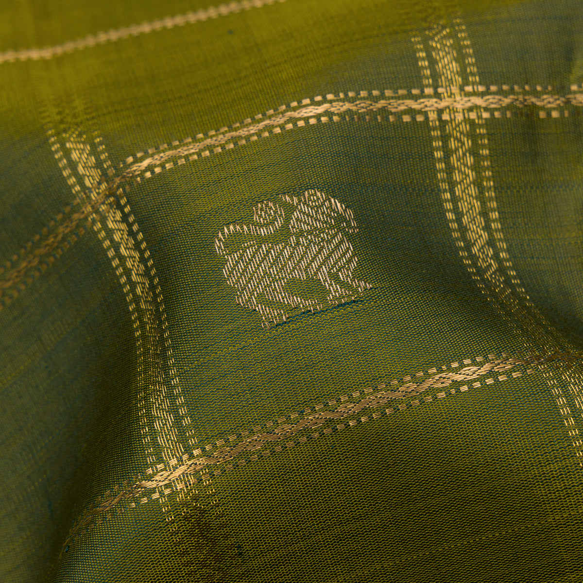 Kanakavalli Kanjivaram Silk Sari 26-599-HS001-02385 - Fabric View