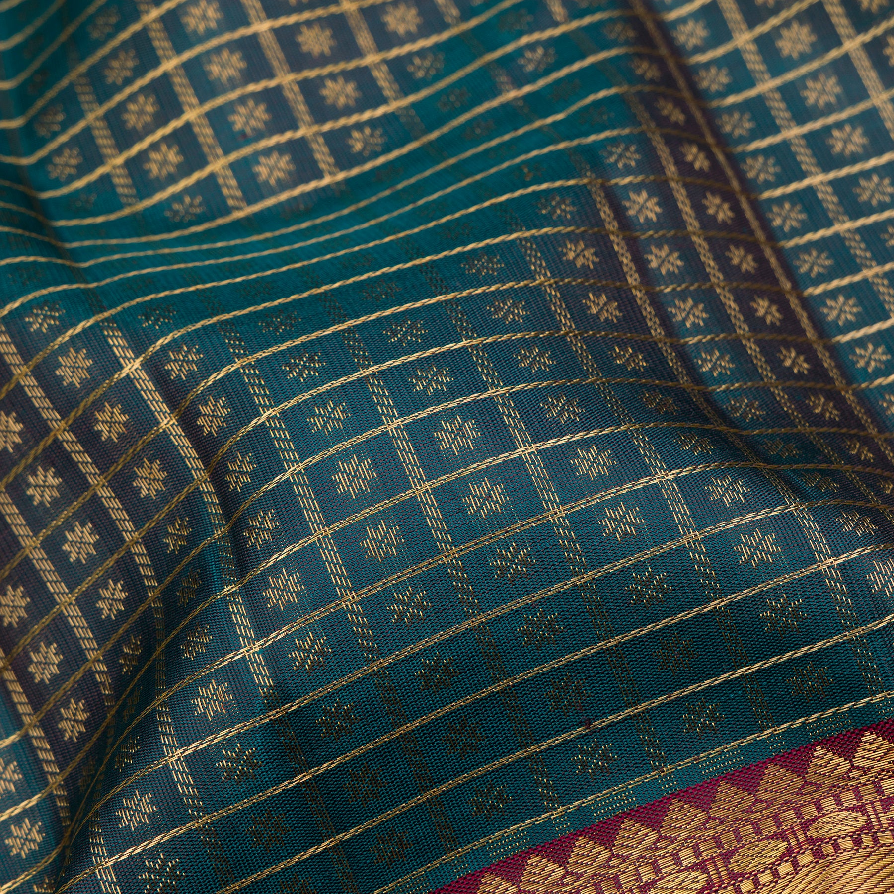 Kanakavalli Kanjivaram Silk Sari 26-599-HS001-03028 - Fabric View