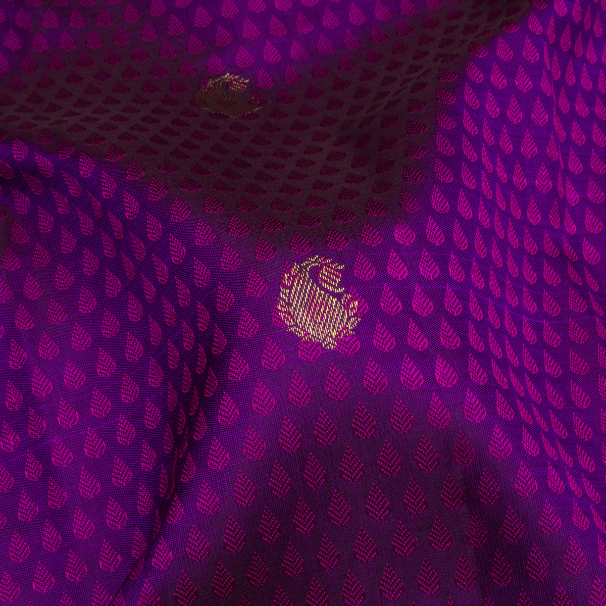 Kanakavalli Kanjivaram Silk Sari 26-611-HS001-02777 - Fabric View