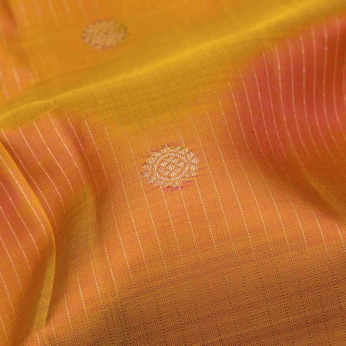 Kanakavalli Kanjivaram Silk Sari 26-615-HS001-01199 - Fabric View