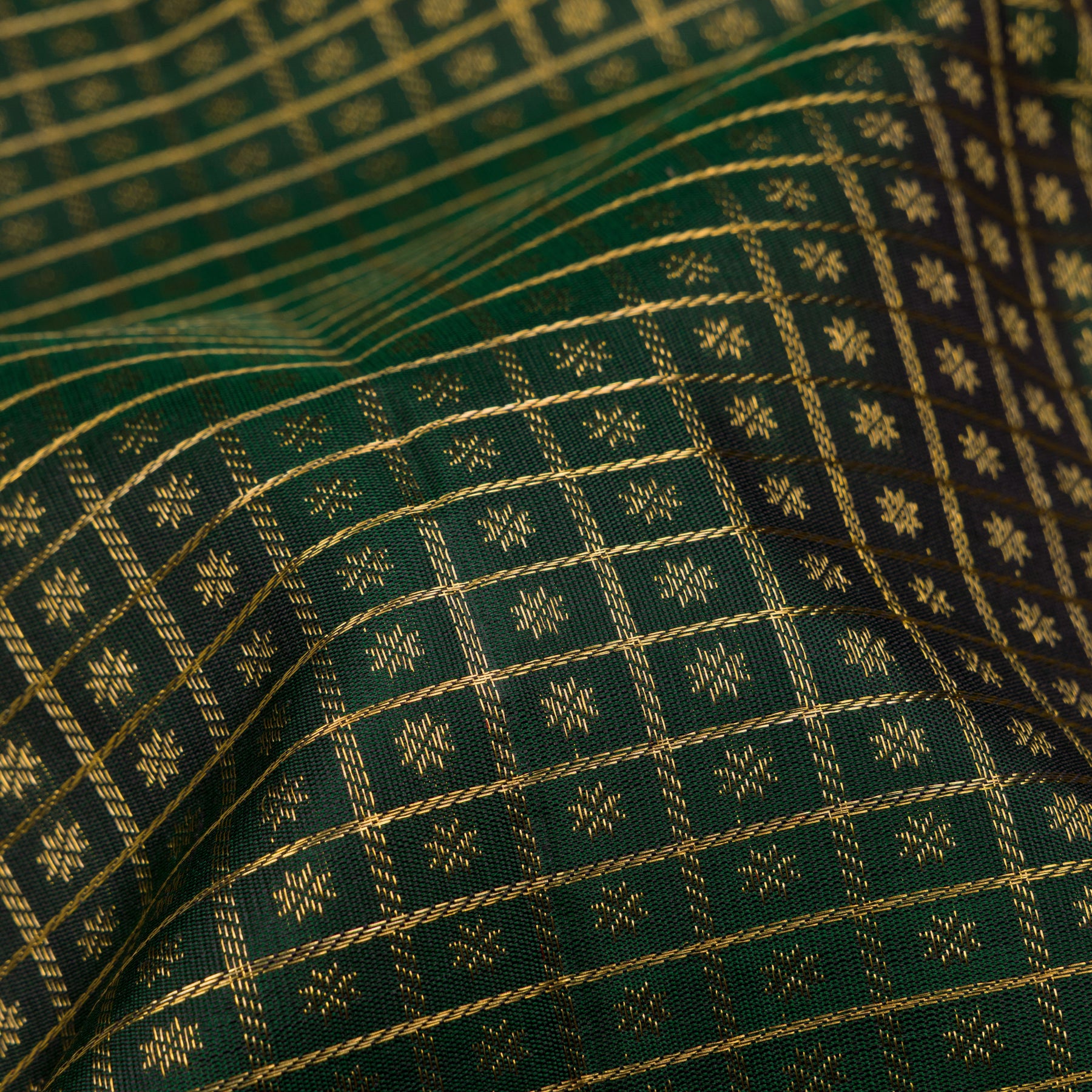 Kanakavalli Kanjivaram Silk Sari 26-615-HS001-01572 - Fabric View