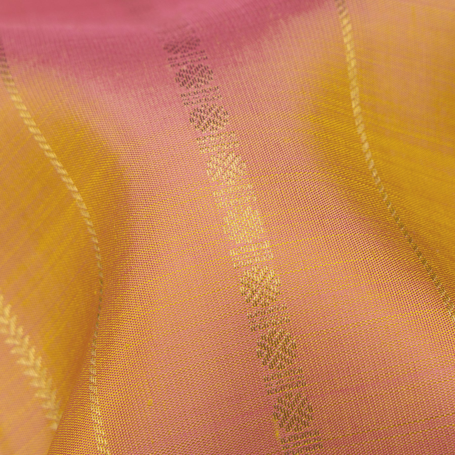 Kanakavalli Kanjivaram Silk Sari 26-615-HS001-02673 - Fabric View