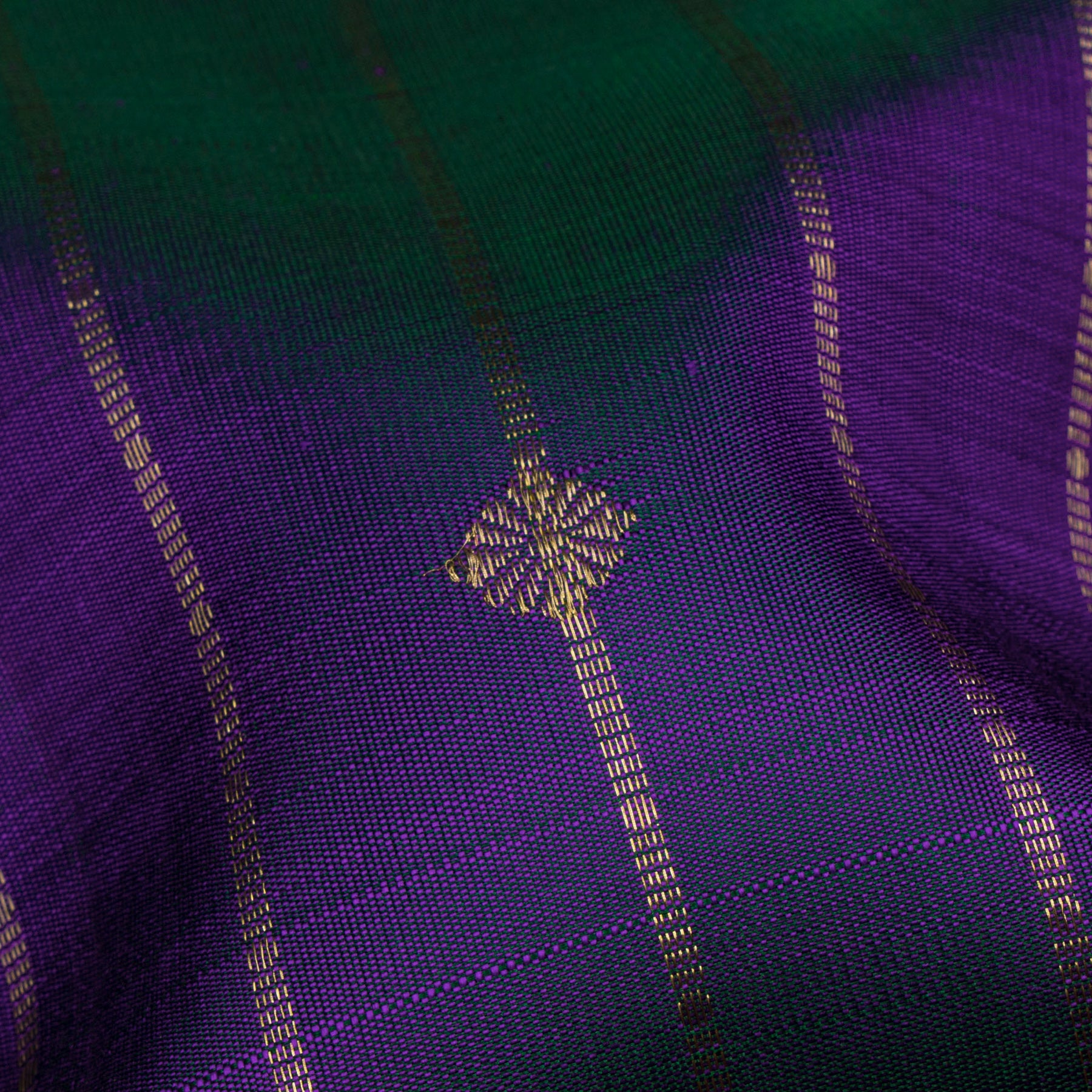 Kanakavalli Kanjivaram Silk Sari 26-615-HS001-02702 - Fabric View