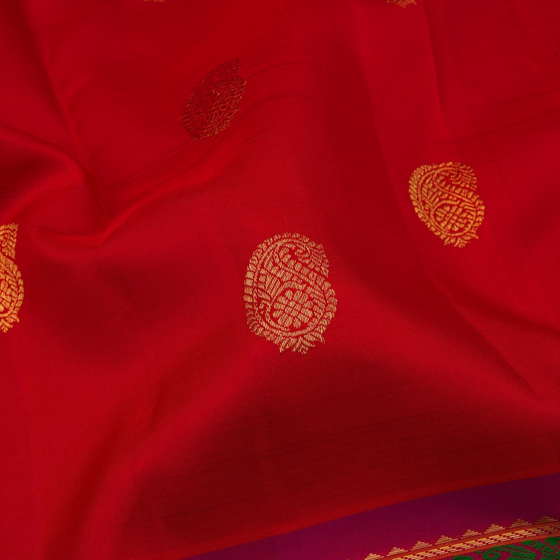 Kanakavalli Kanjivaram Silk Sari 21-040-HS001-08610 - Fabric View