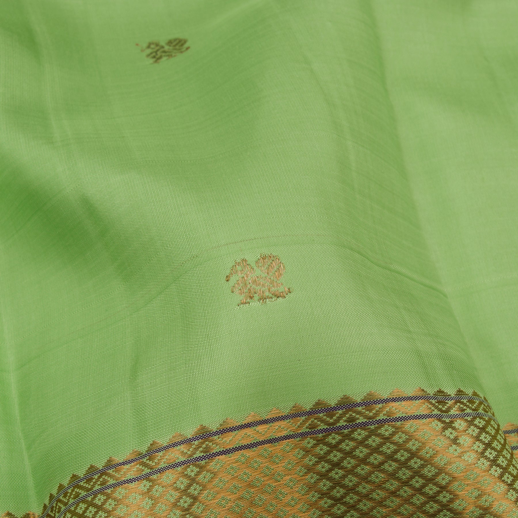 Kanakavalli Kanjivaram Silk Sari 21-040-HS001-08474 - Fabric View
