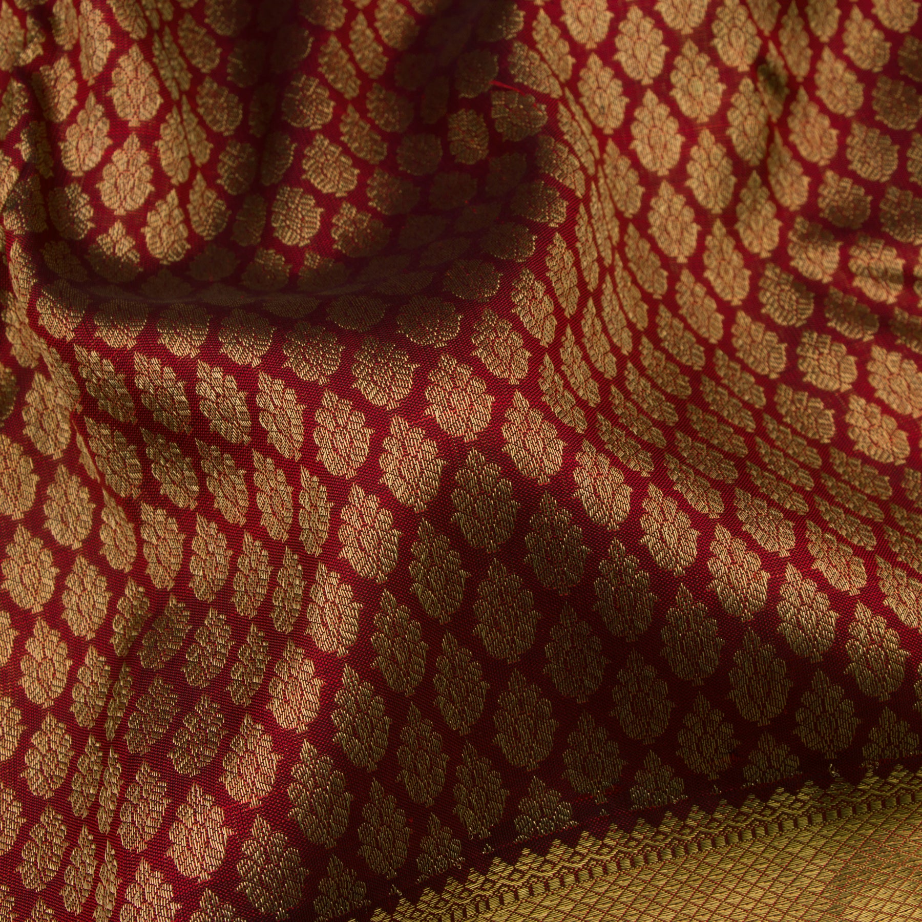 Kanakavalli Kanjivaram Silk Sari 21-100-HS001-01575 - Fabric View