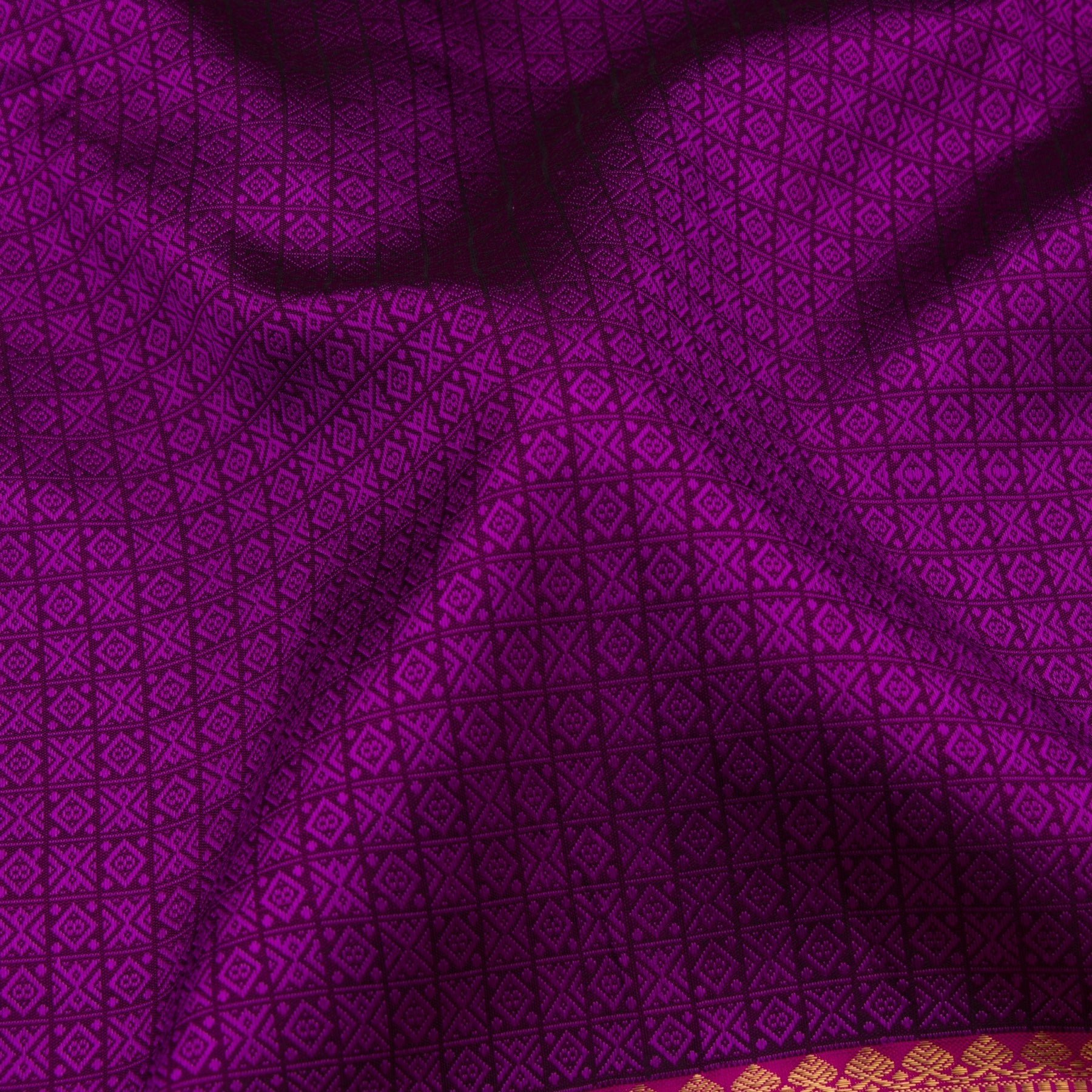 Kanakavalli Kanjivaram Silk Sari 21-100-HS001-04475 - Fabric View