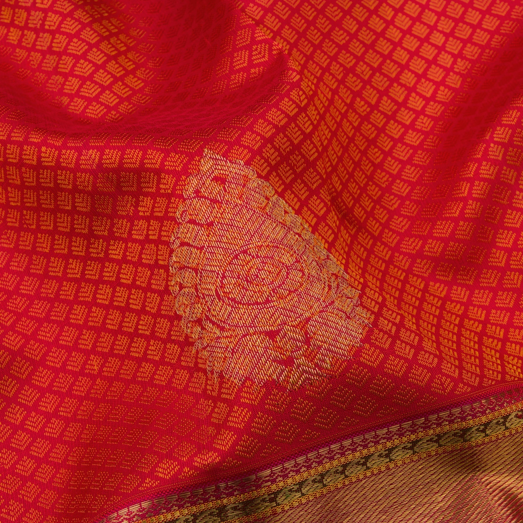 Kanakavalli Kanjivaram Silk Sari 21-110-HS001-00218 - Fabric View