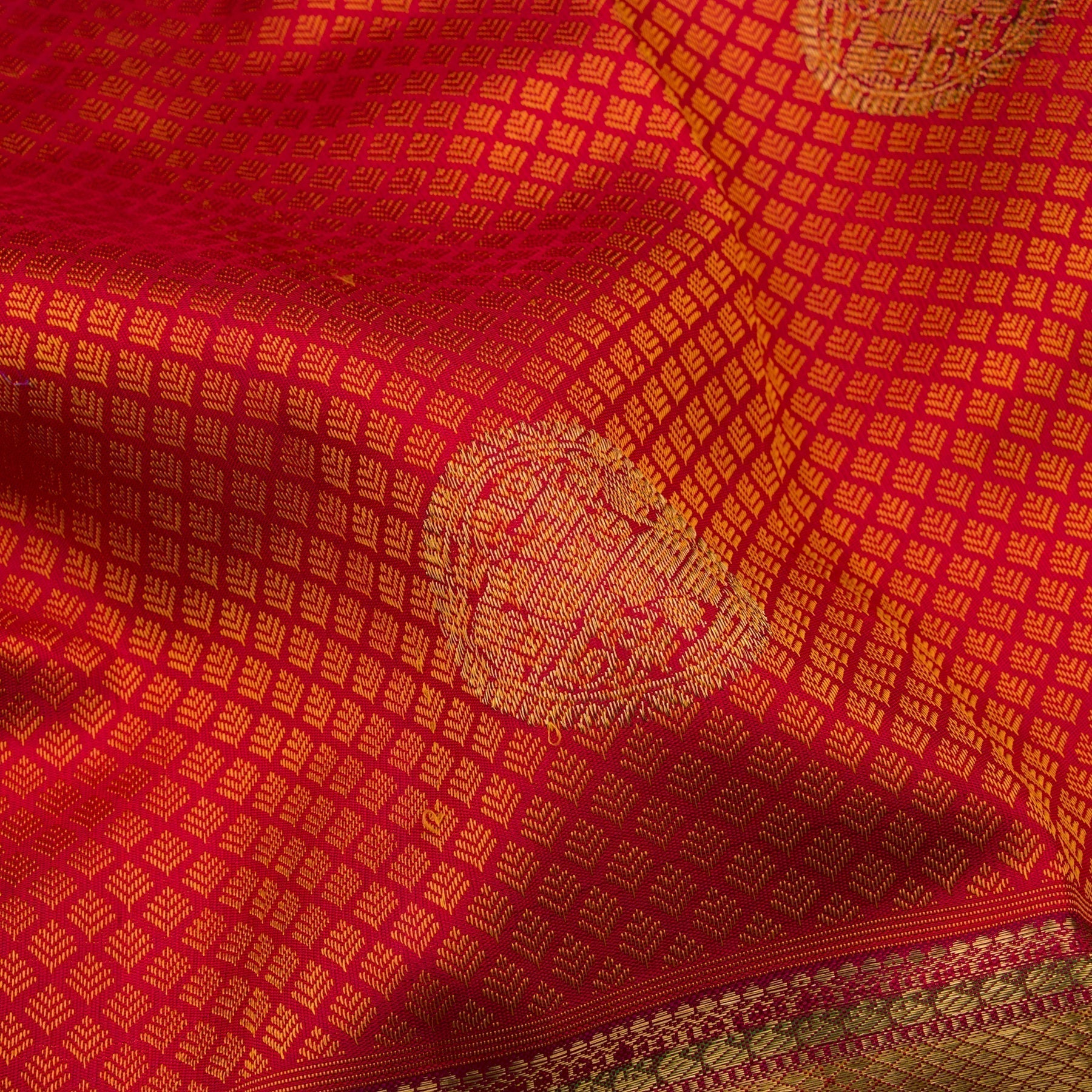Kanakavalli Kanjivaram Silk Sari 21-110-HS001-01182 - Fabric View