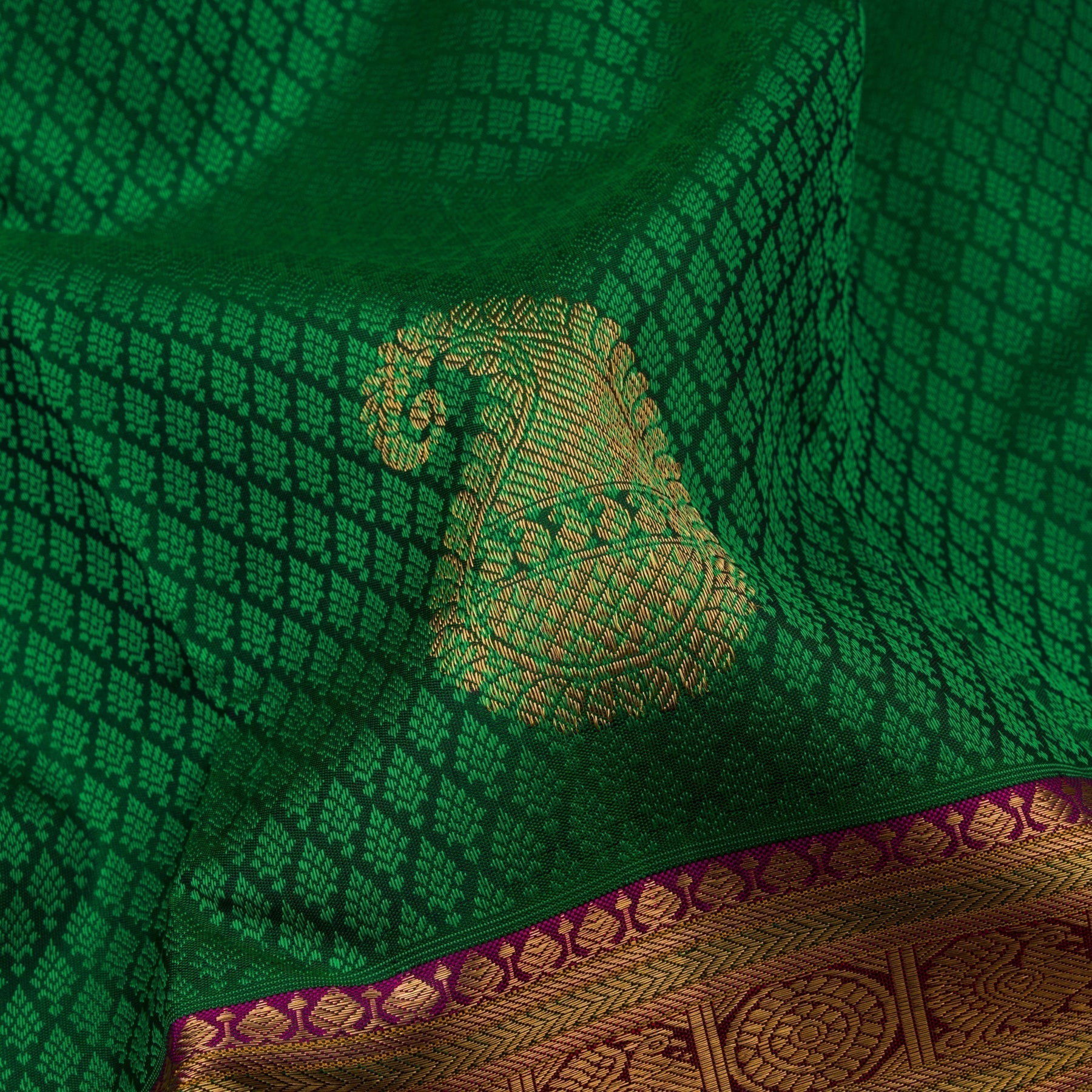 Kanakavalli Kanjivaram Silk Sari 21-110-HS001-01309 - Fabric View