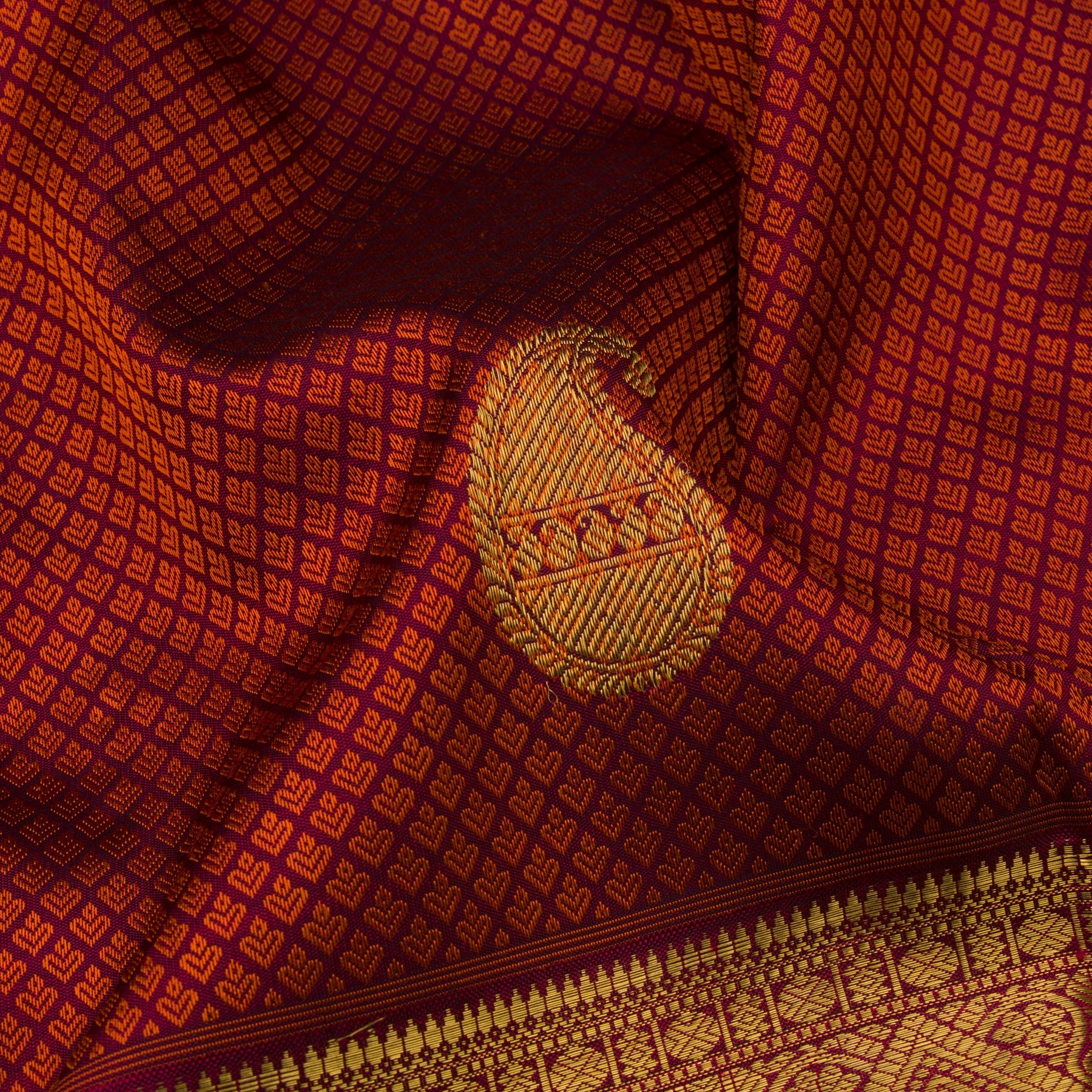 Kanakavalli Kanjivaram Silk Sari 21-110-HS001-03082 - Fabric View