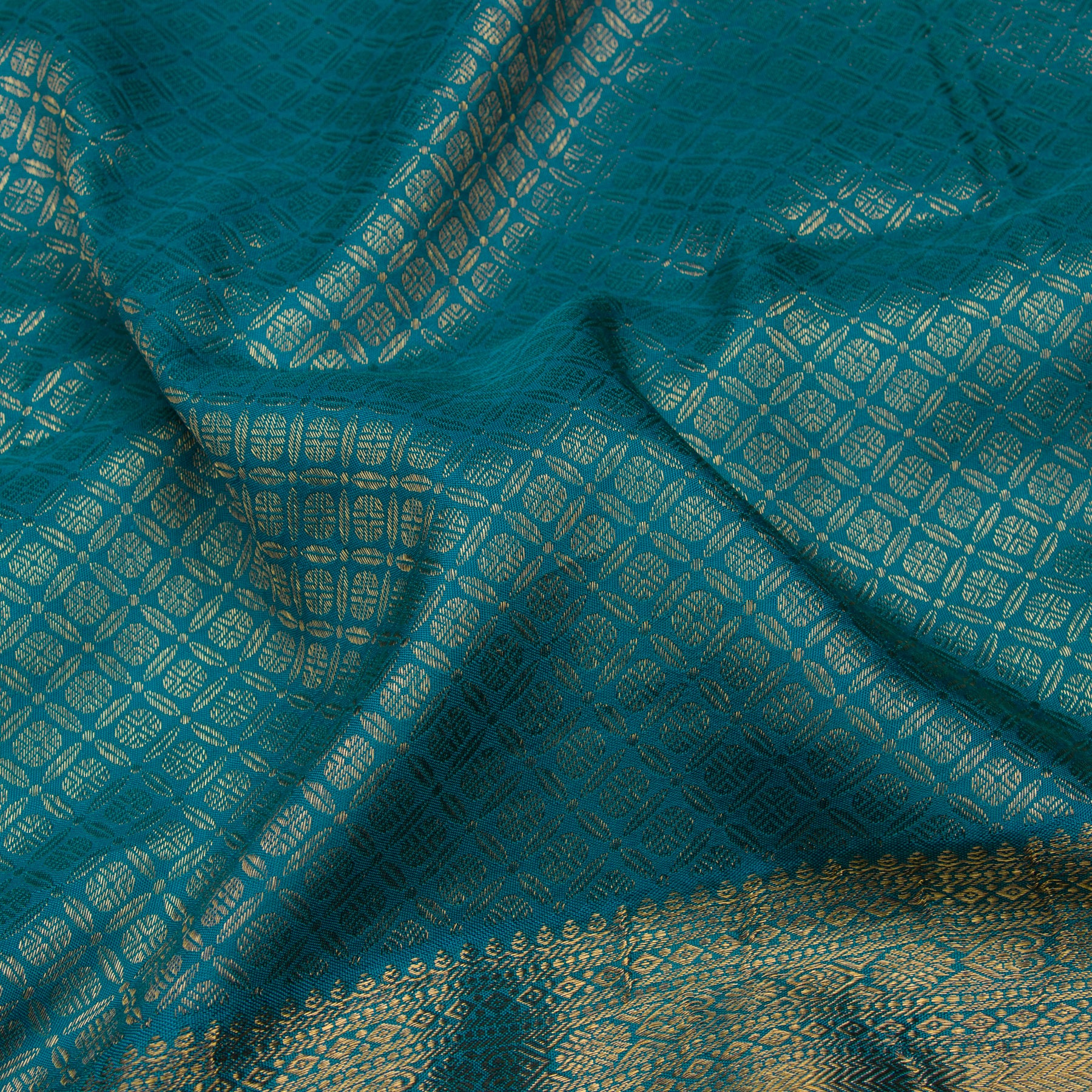 Kanakavalli Kanjivaram Silk Sari 21-586-HS001-08857 - Fabric View