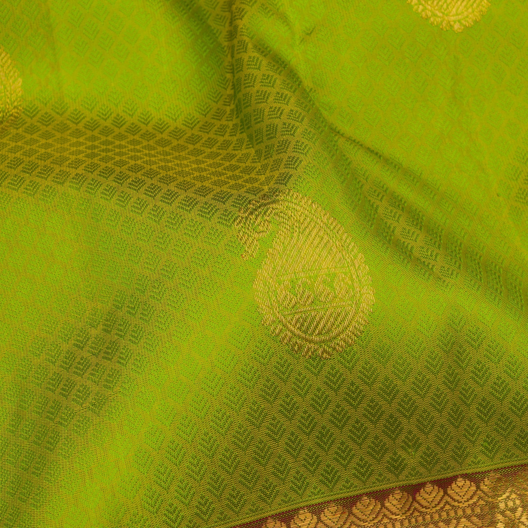 Kanakavalli Kanjivaram Silk Sari 21-599-HS001-08248 - Fabric View
