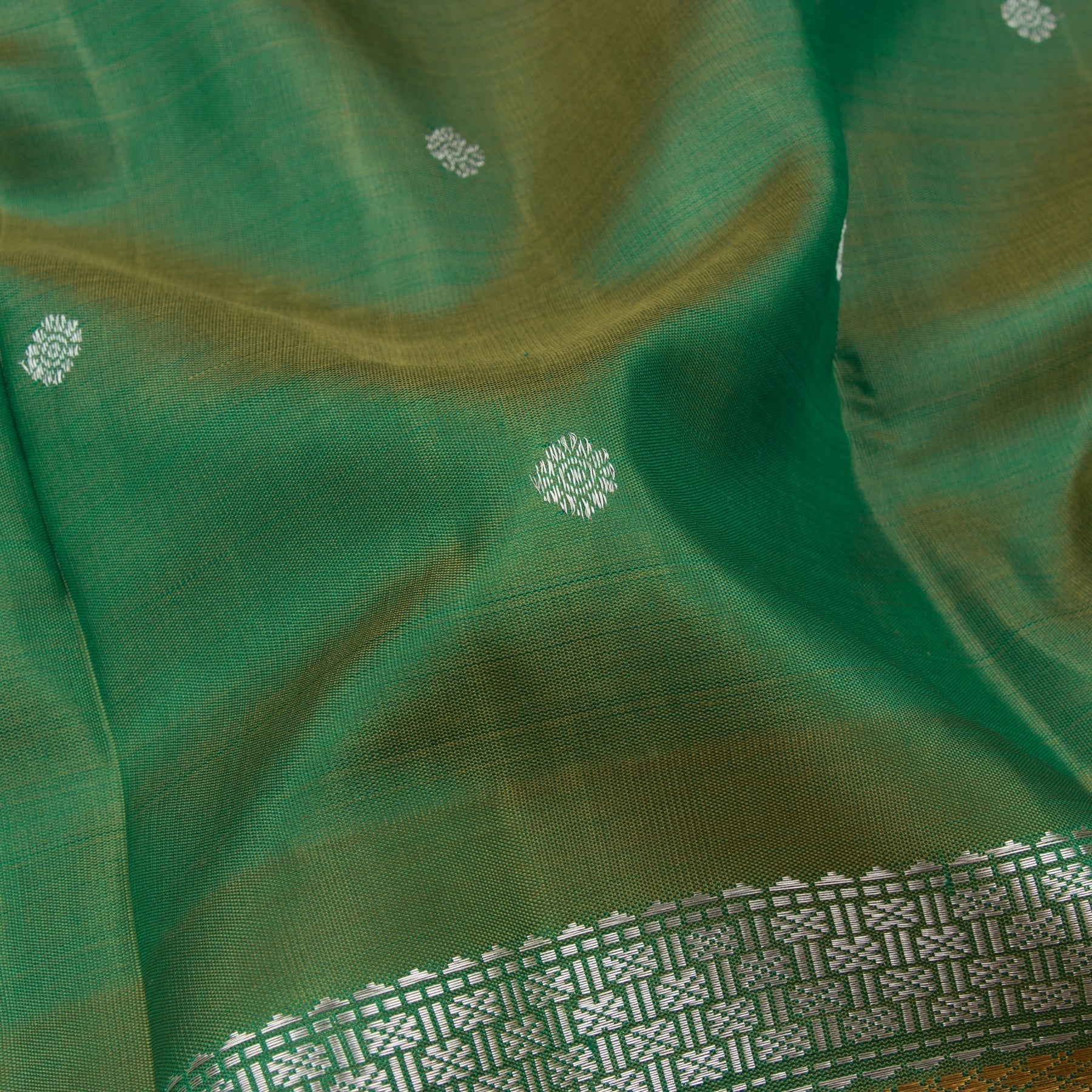 Kanakavalli Kanjivaram Silk Sari 22-040-HS001-09359 - Fabric View
