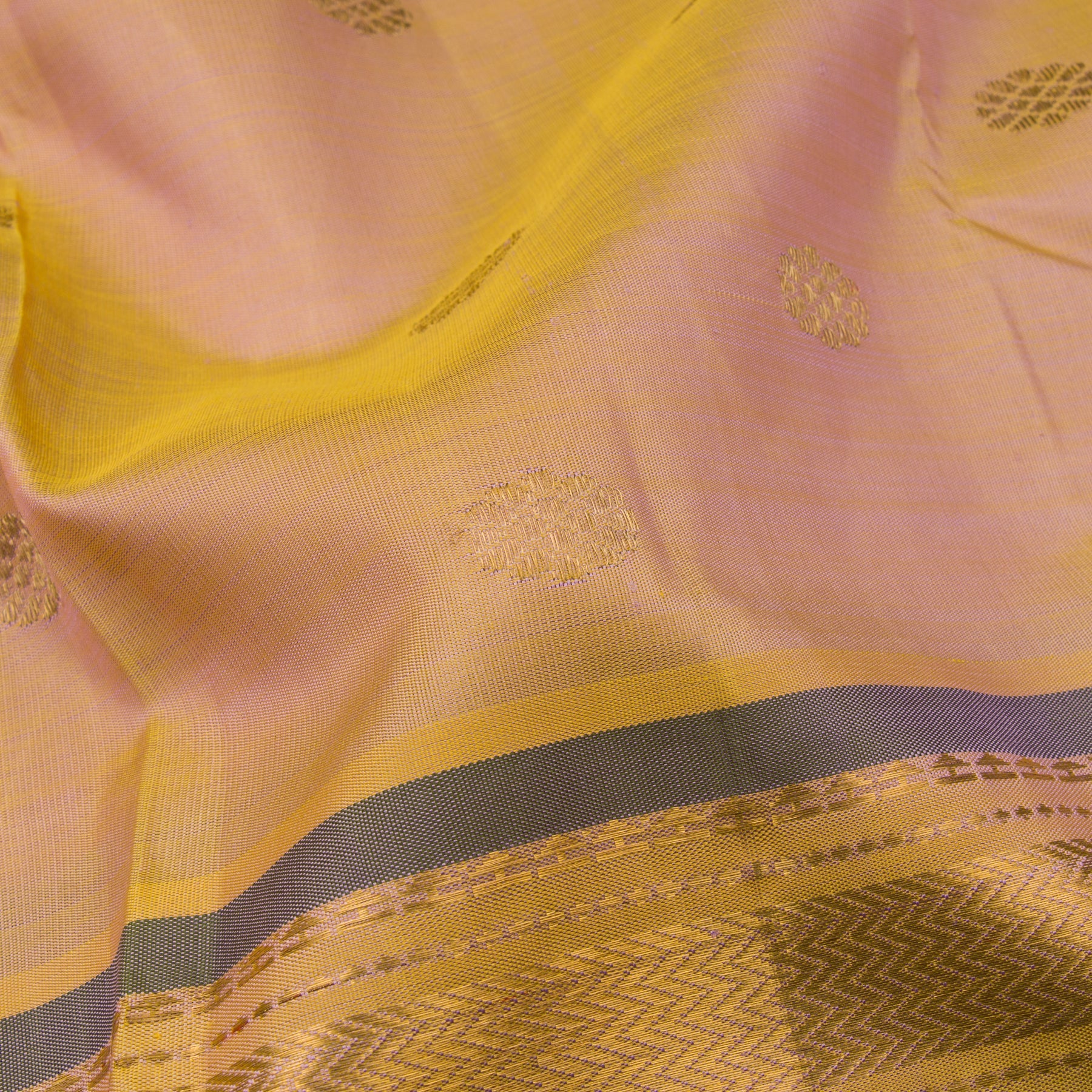 Kanakavalli Kanjivaram Silk Sari 22-040-HS001-10781 - Fabric View