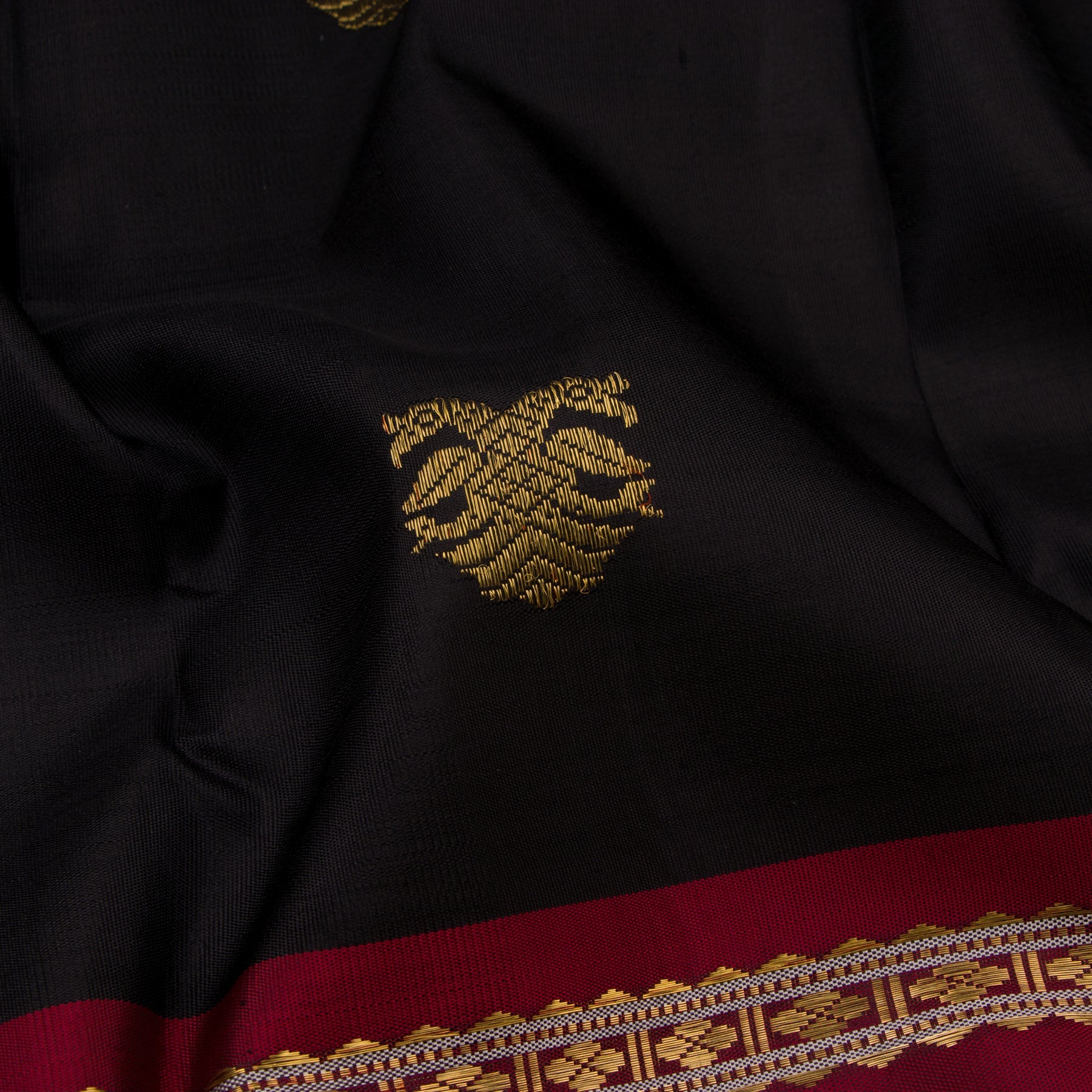 Kanakavalli Kanjivaram Silk Sari 22-040-HS001-12937 - Fabric View