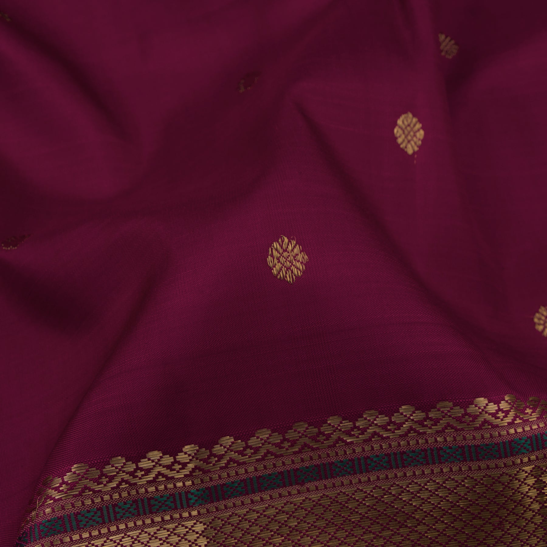Kanakavalli Kanjivaram Silk Sari 22-040-HS001-15011 - Fabric View